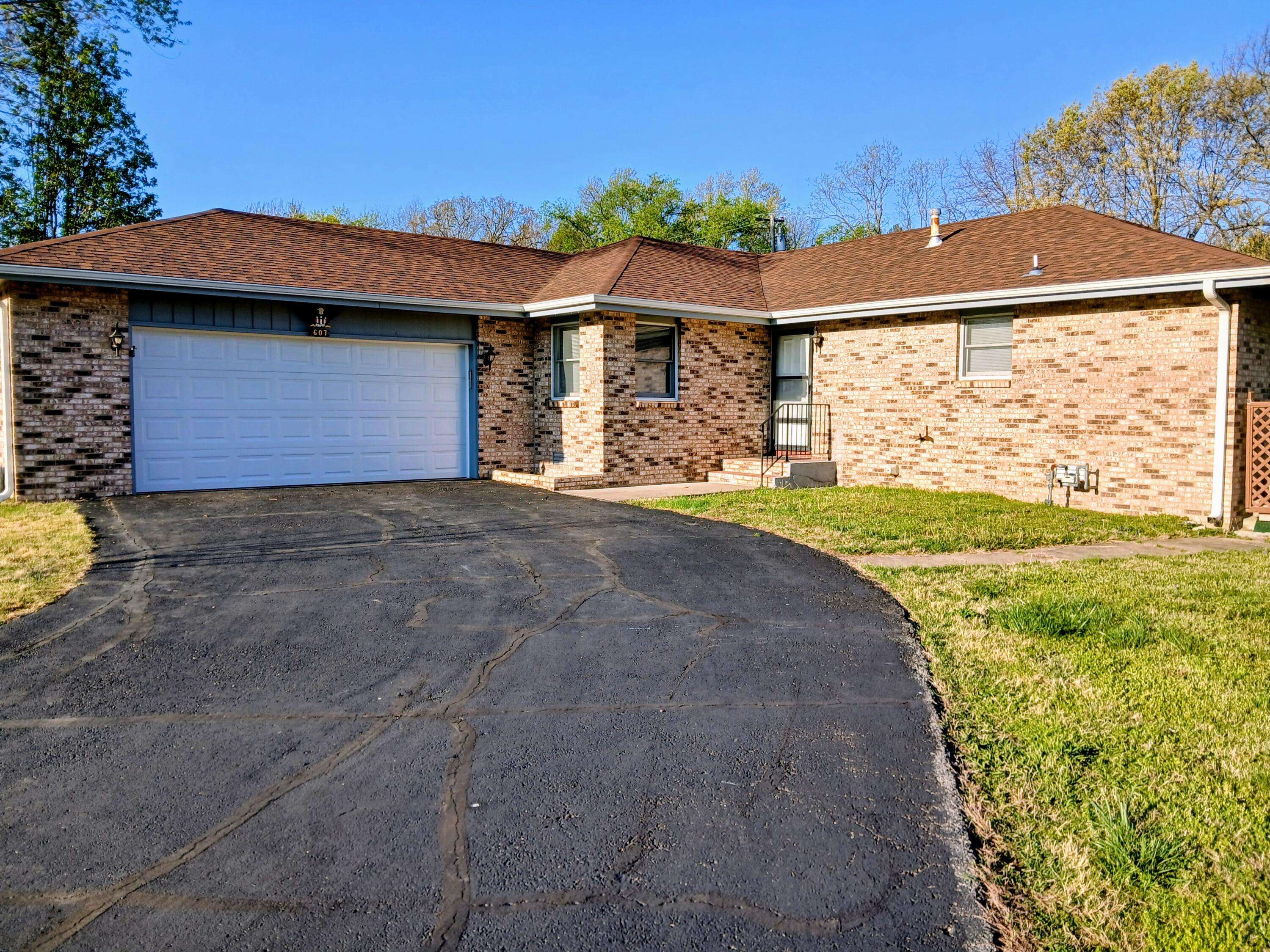 607 Terrace DR, Aurora, MO 65605