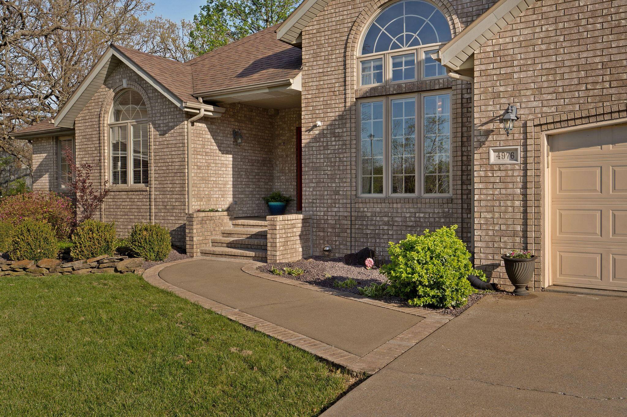 4976 S Eldon AVE, Springfield, MO 65810