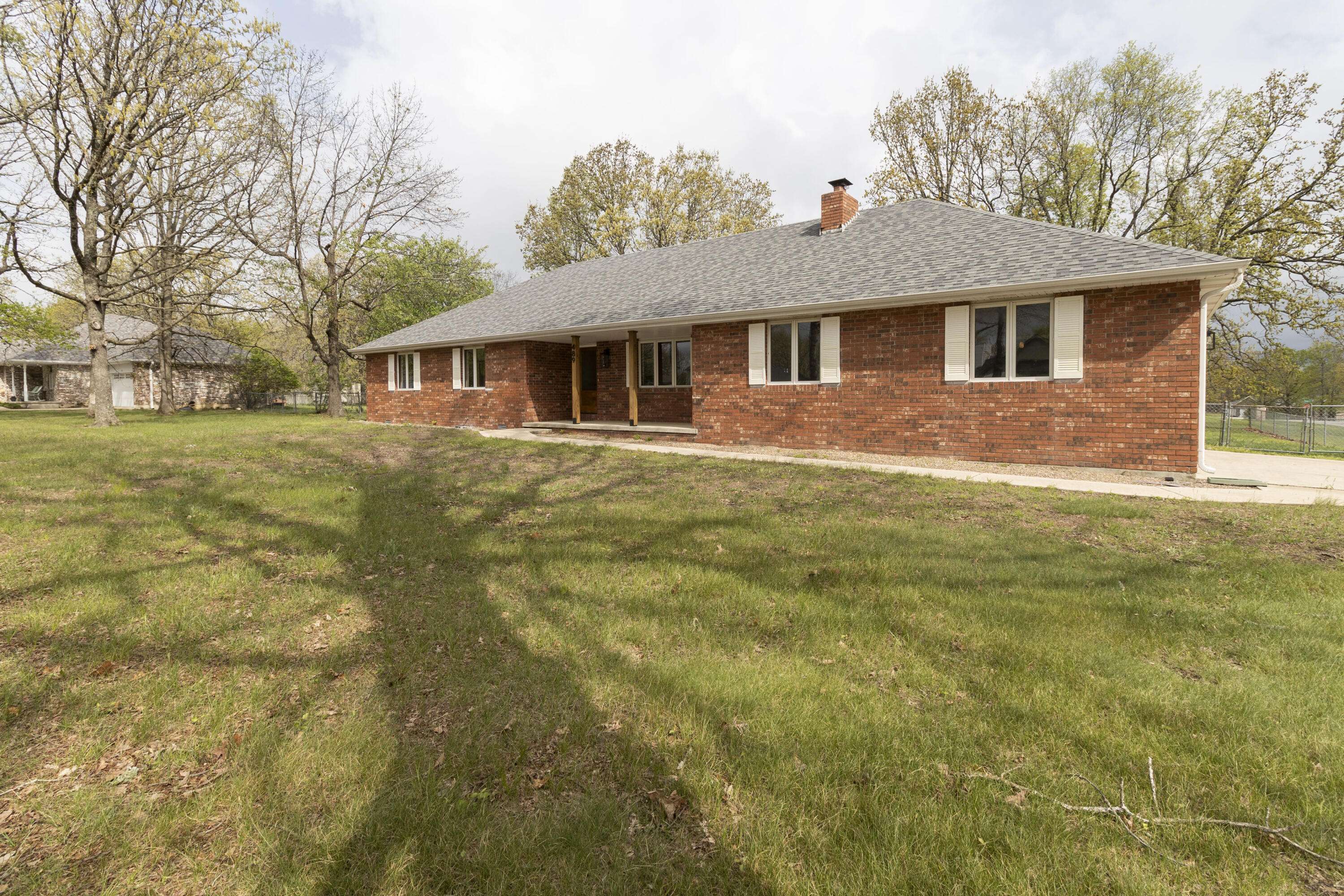 489 Meadowview DR, Marshfield, MO 65706