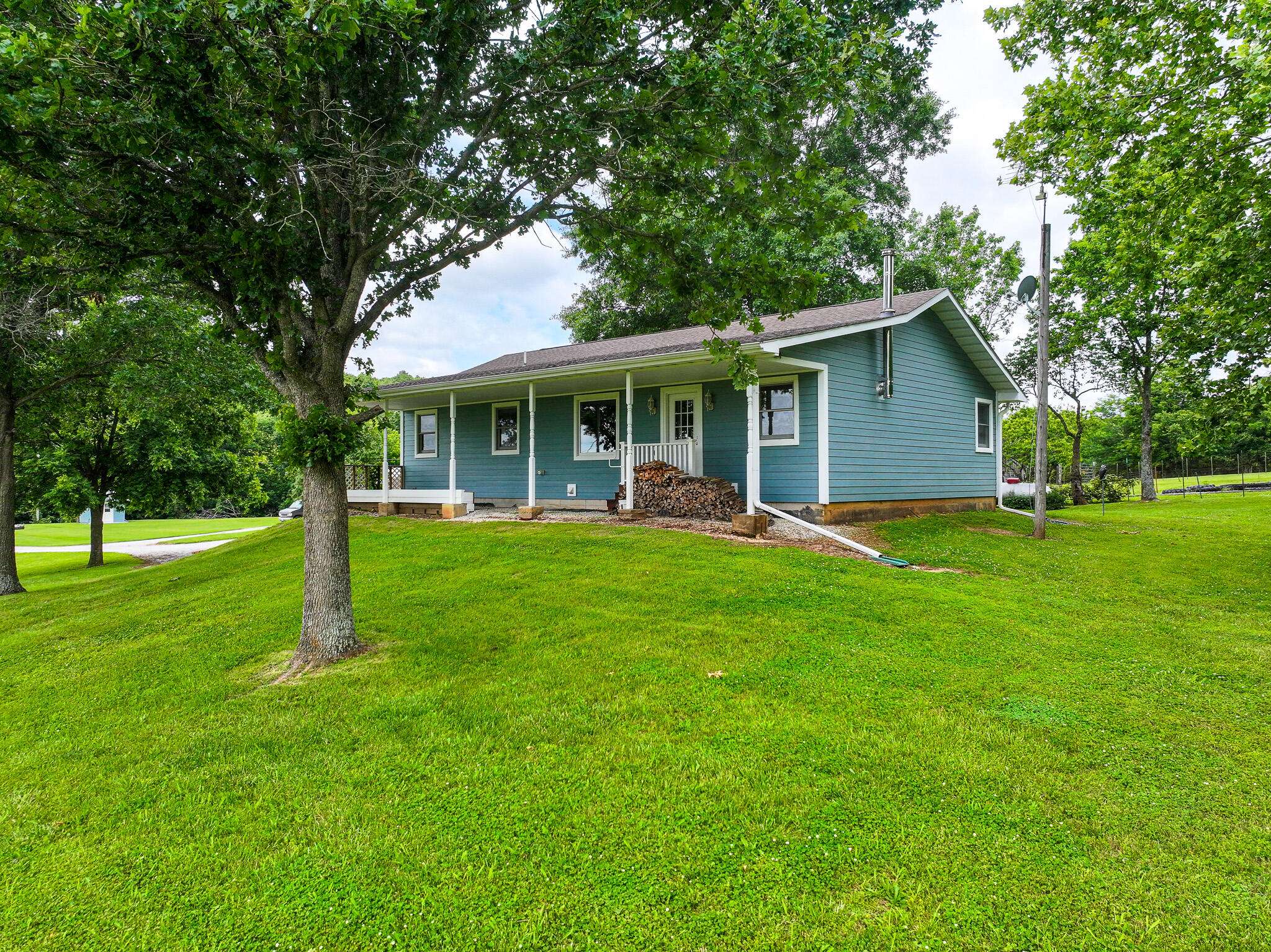 5855 SE 981 Pvt Rd RD, Collins, MO 64738