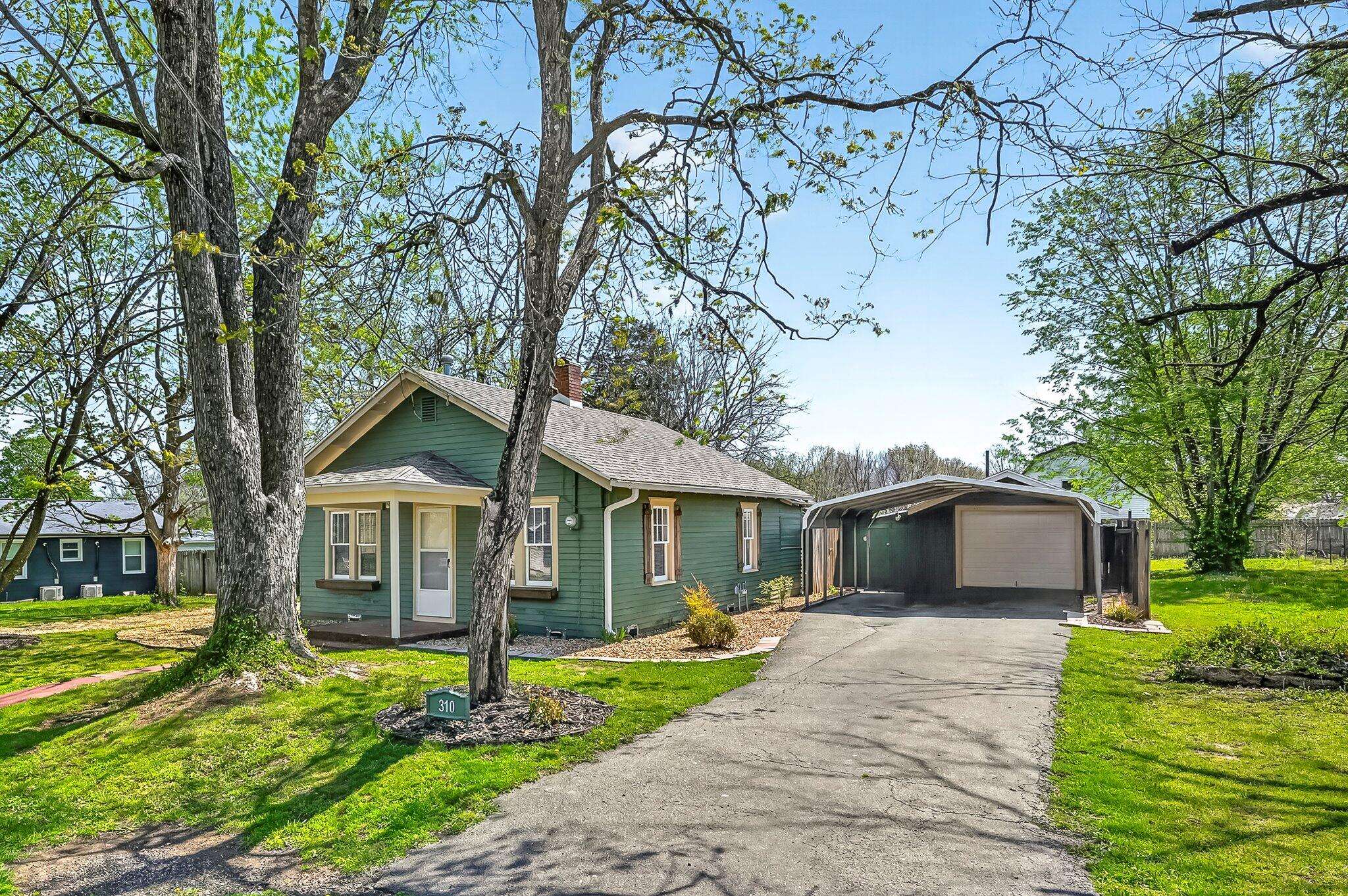 310 W Lawrence ST, Marionville, MO 65705