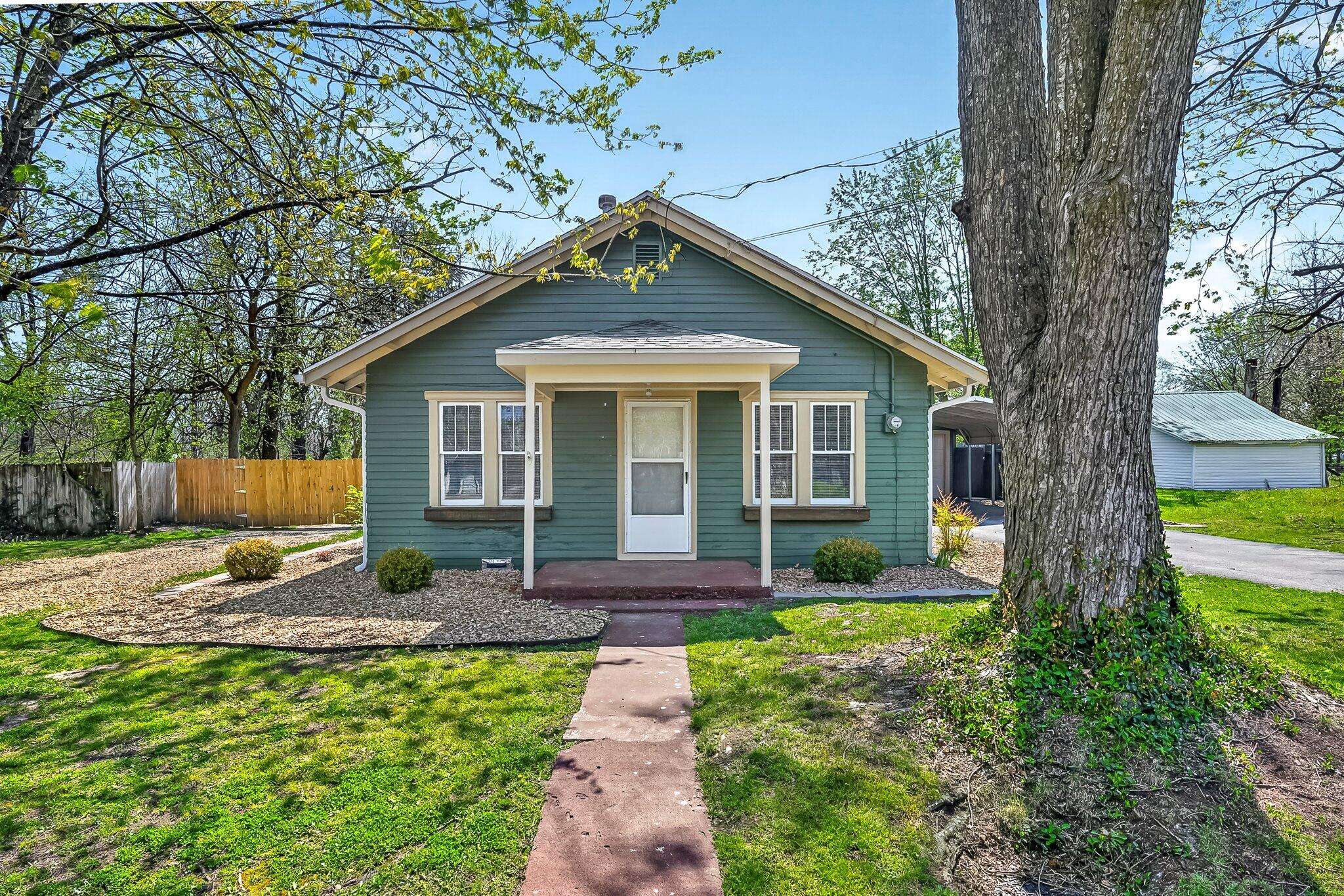 310 W Lawrence ST, Marionville, MO 65705