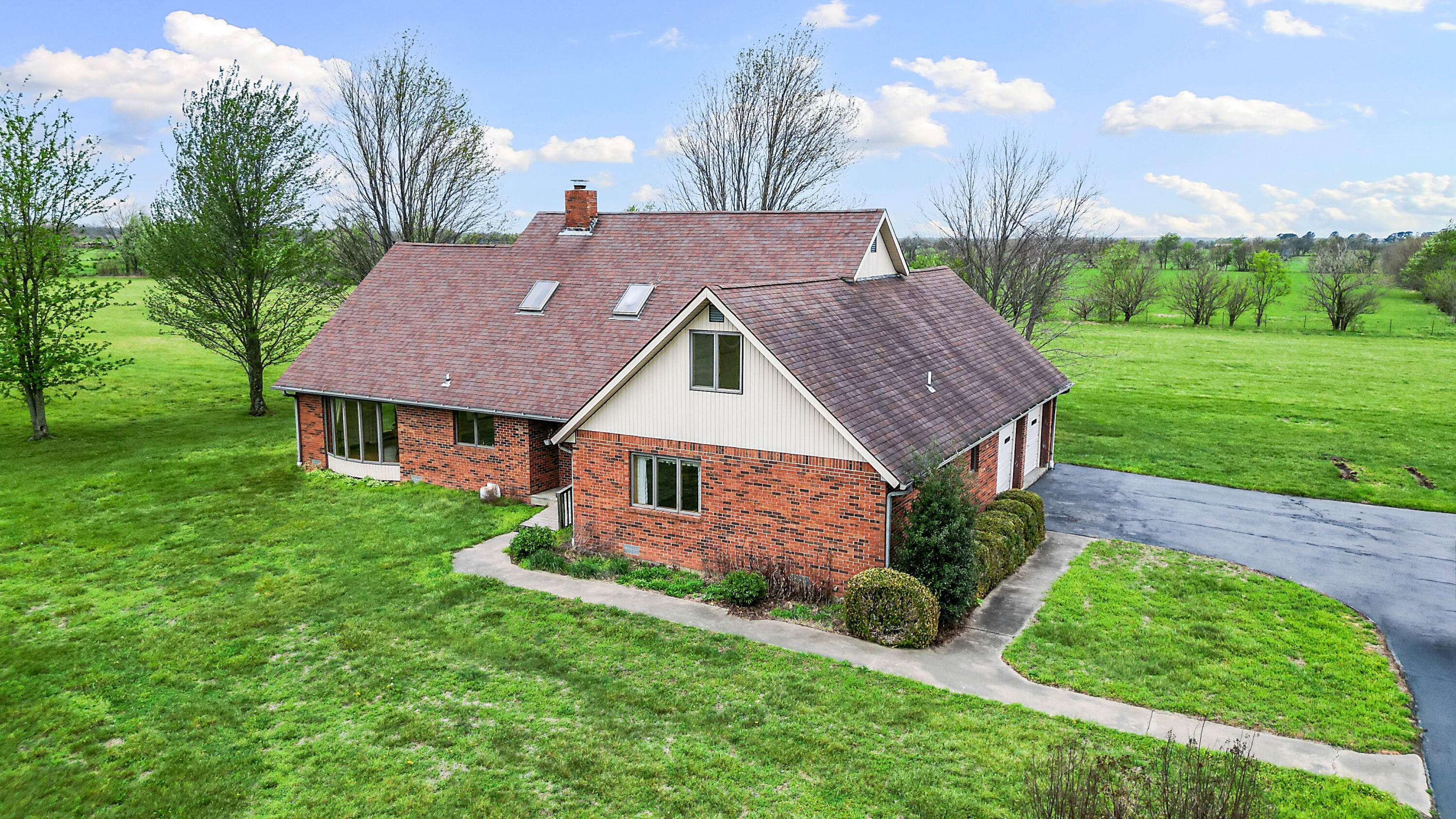 13258 Raccoon RD, Granby, MO 64844