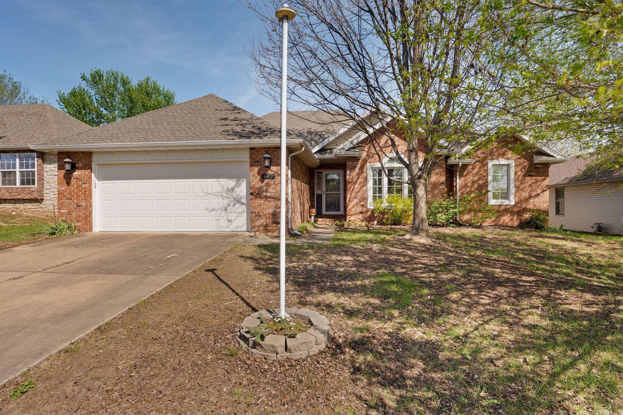 442 S Yellowwood DR, Springfield, MO 65809