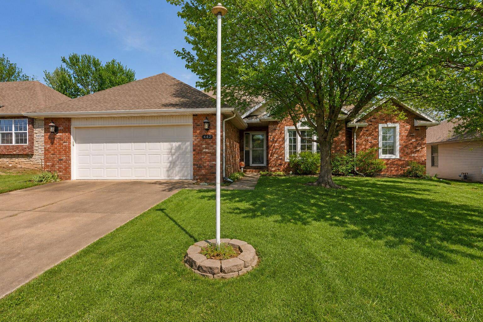 442 S Yellowwood DR, Springfield, MO 65809