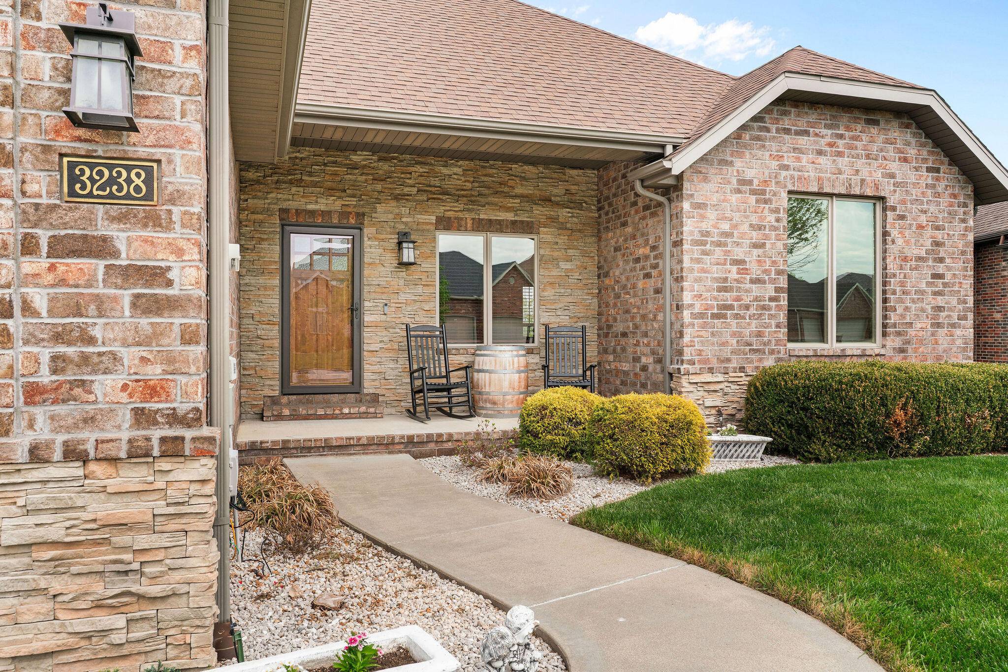 3238 S Juniper AVE, Springfield, MO 65804