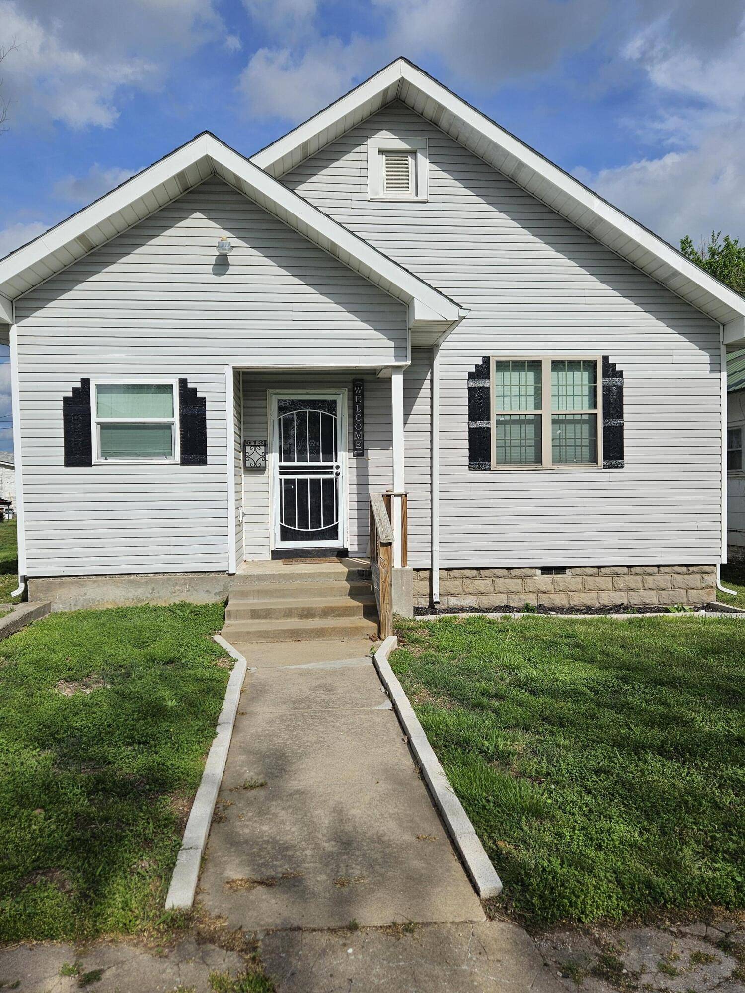 613 8th ST, Monett, MO 65708
