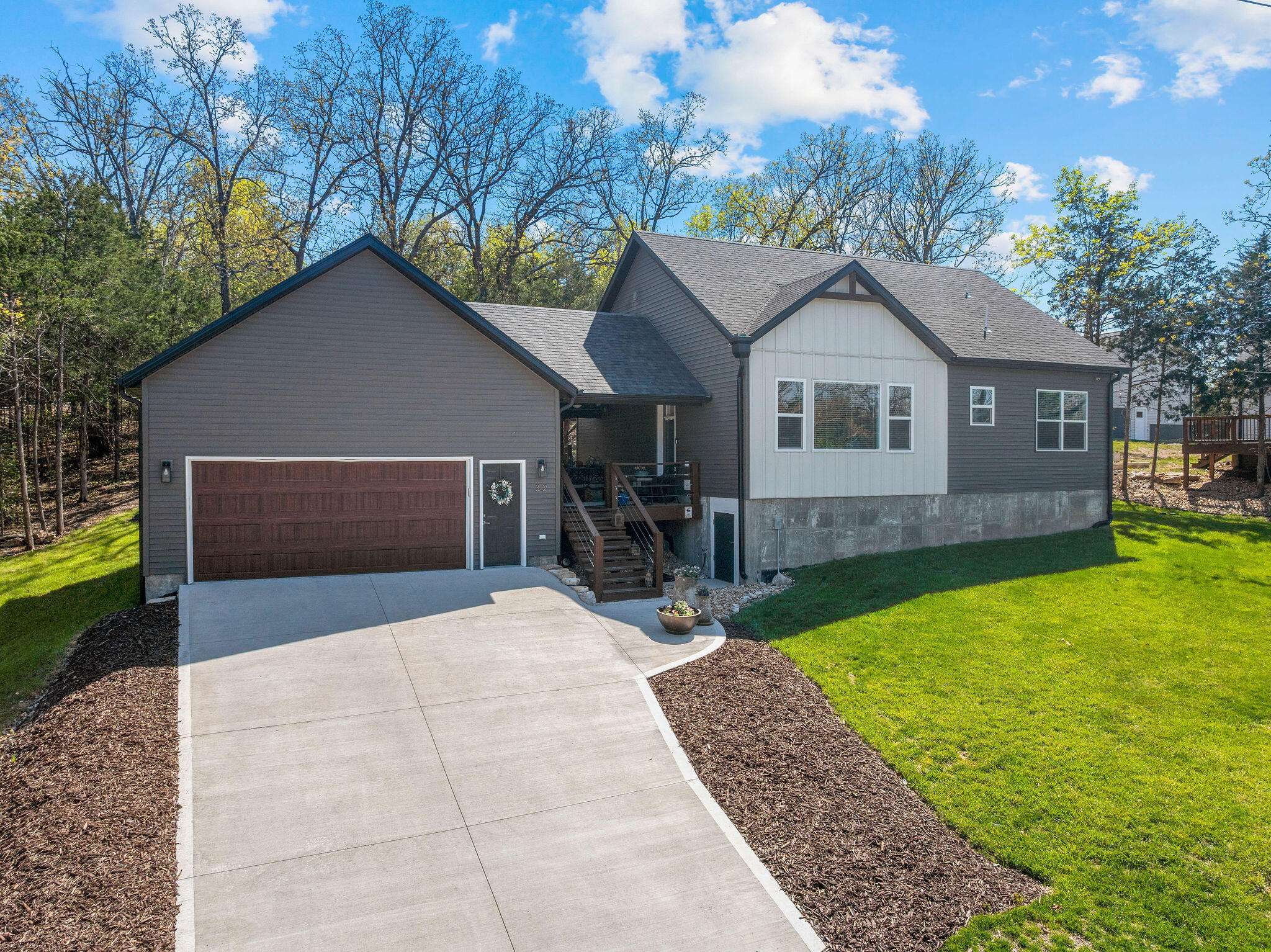 32 Cave Creek LN, Lampe, MO 65681