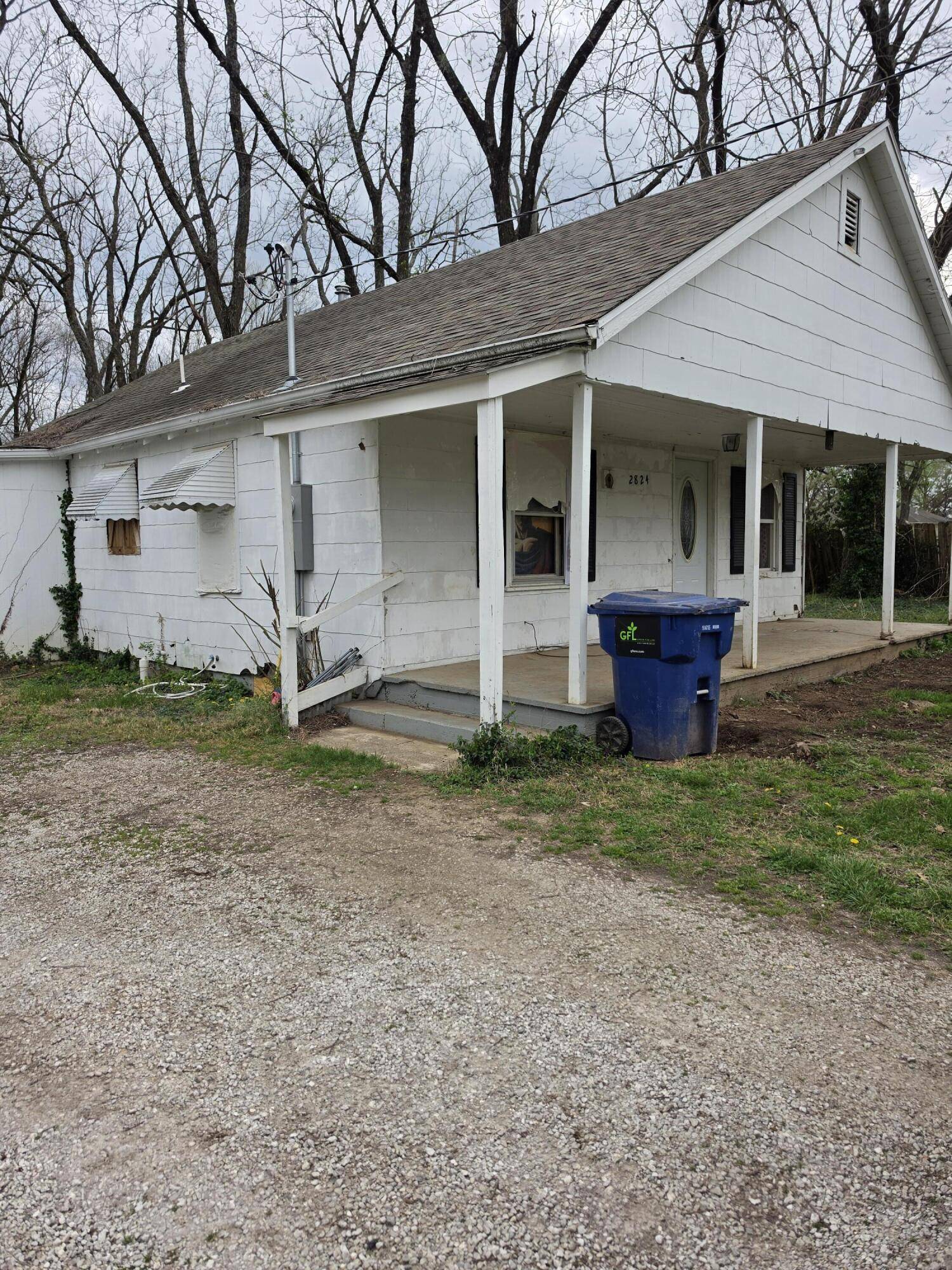 2824 W Chestnut ST, Springfield, MO 65803