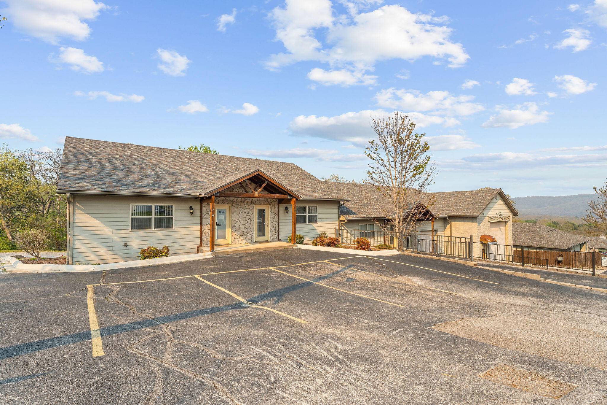 12 Bay Front LN #A-E, Kimberling City, MO 65686