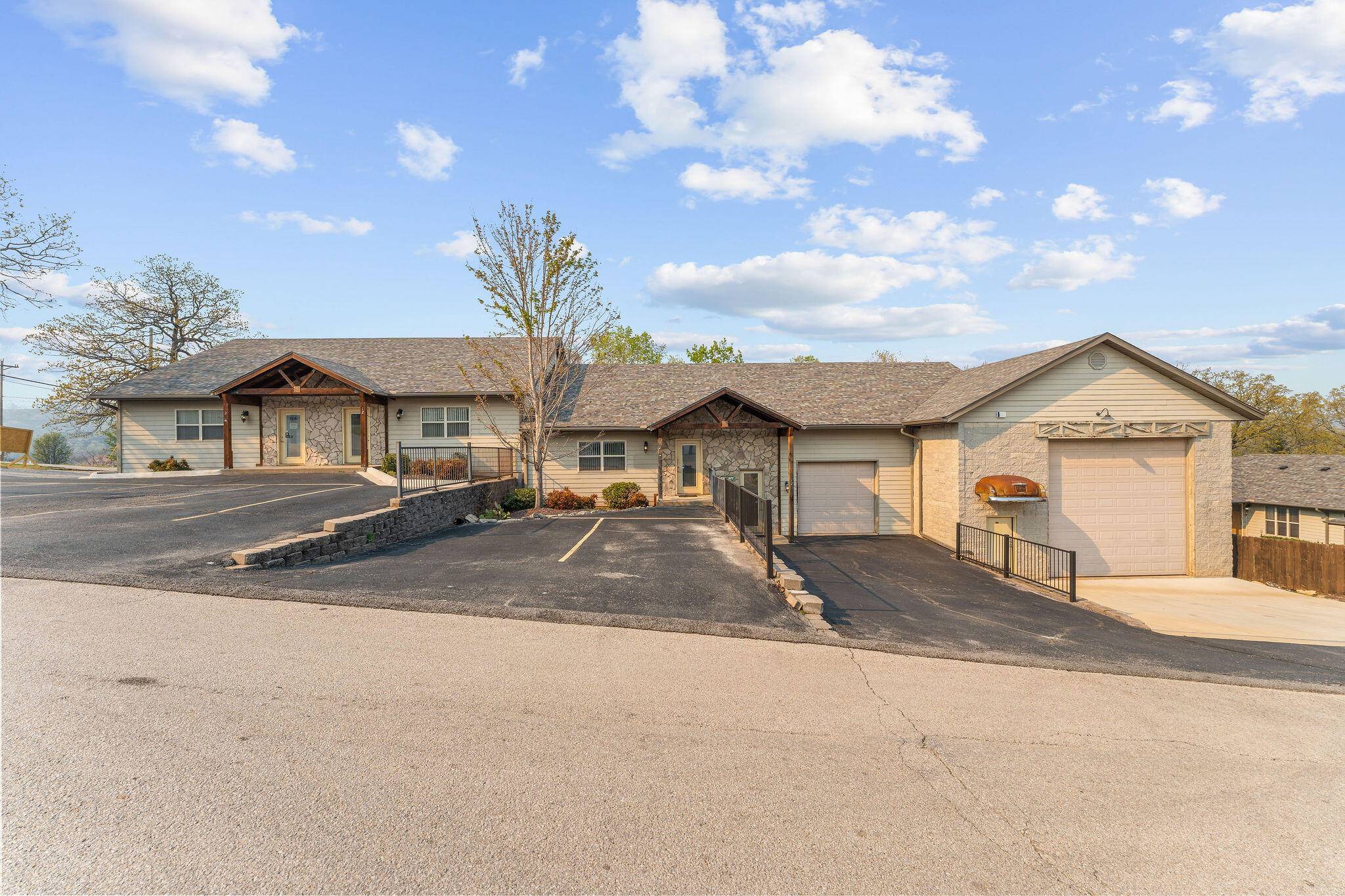 12 Bay Front LN #A-E, Kimberling City, MO 65686