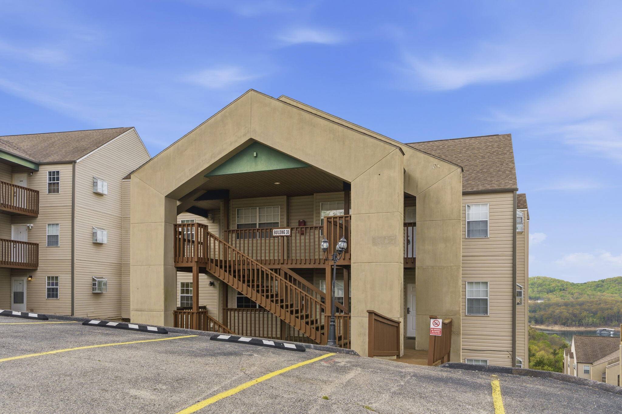 38 Lantern Bay LN #Apt 3, Branson, MO 65616
