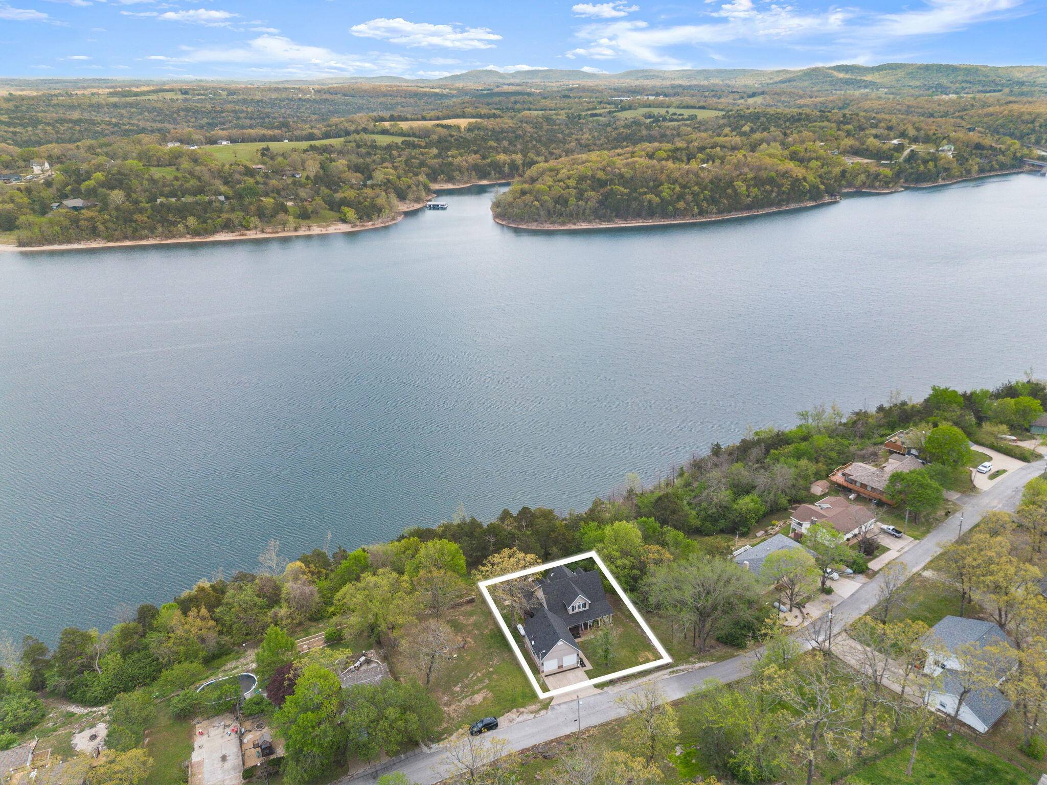 27276 E Lakeview LN, Eagle Rock, MO 65641