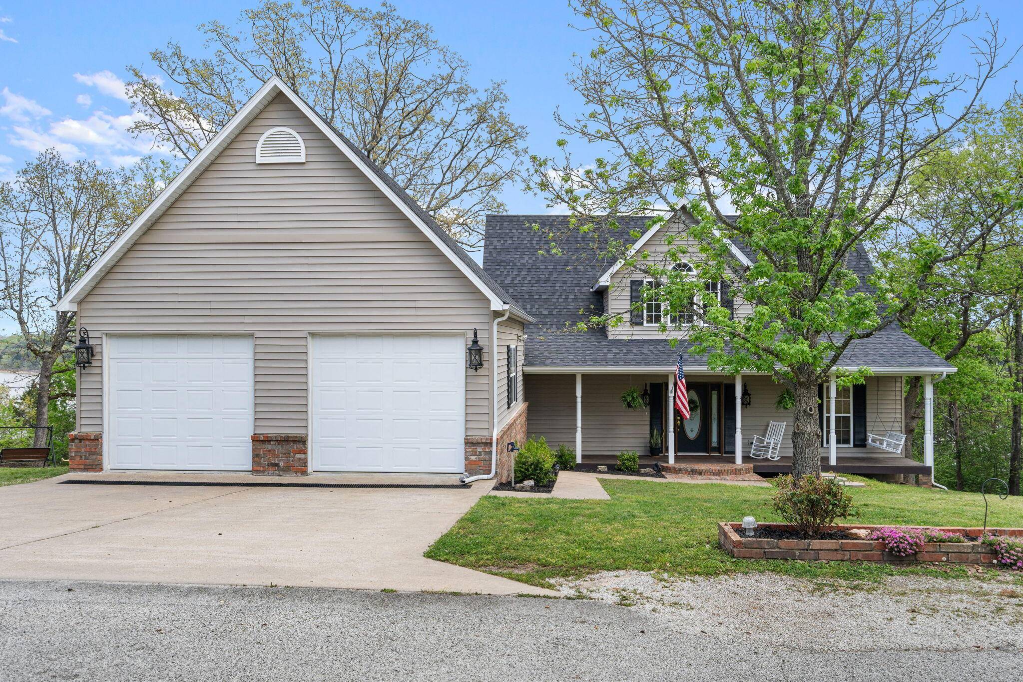 27276 E Lakeview LN, Eagle Rock, MO 65641