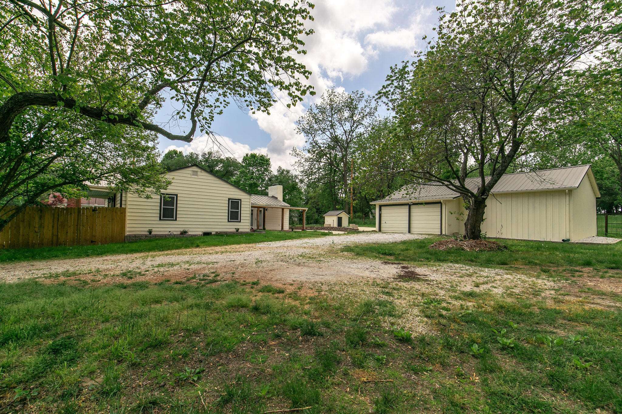 2031 N Farm Rd 197, Springfield, MO 65802