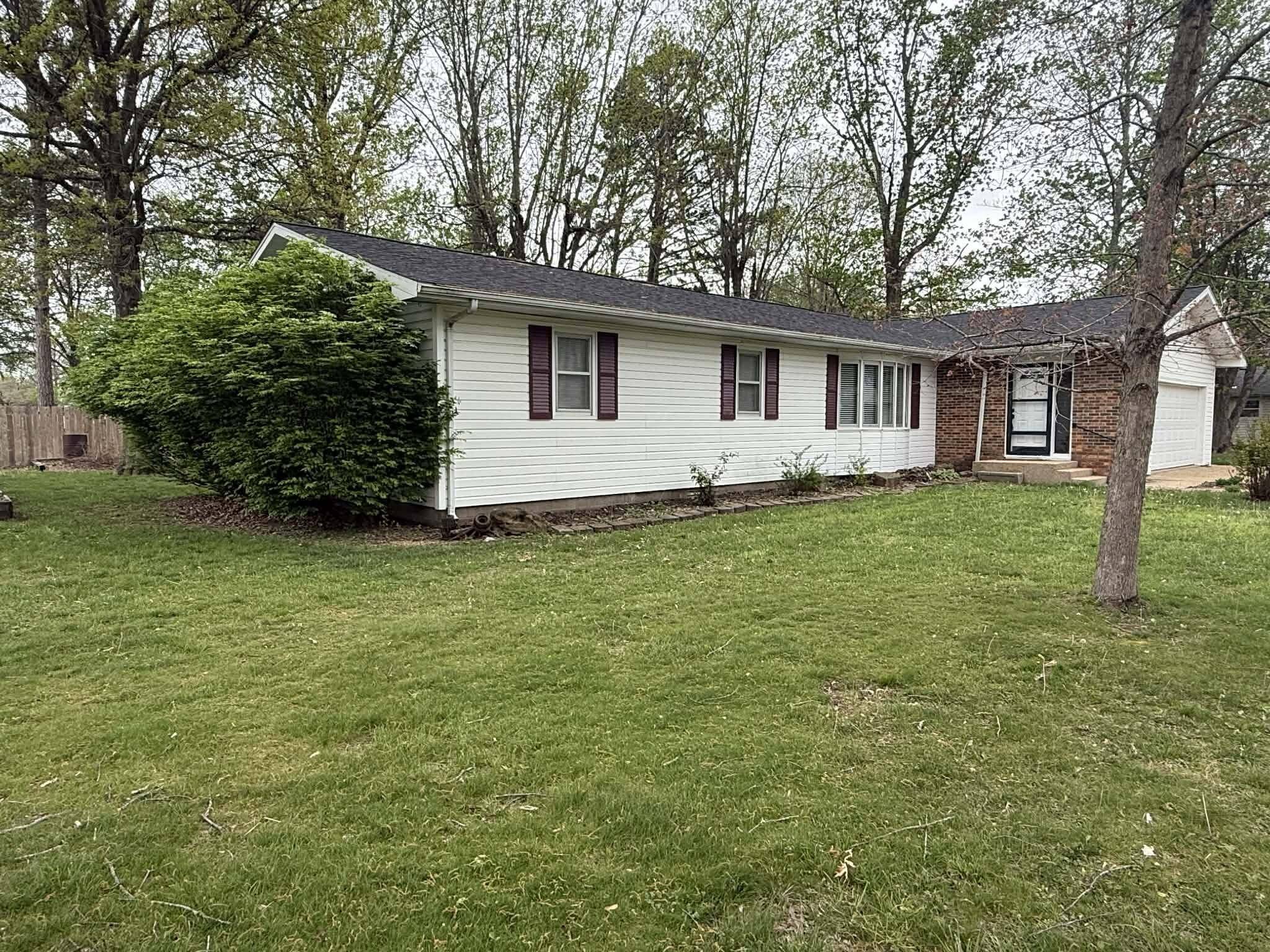 1006 E 10th ST, Mountain Grove, MO 65711