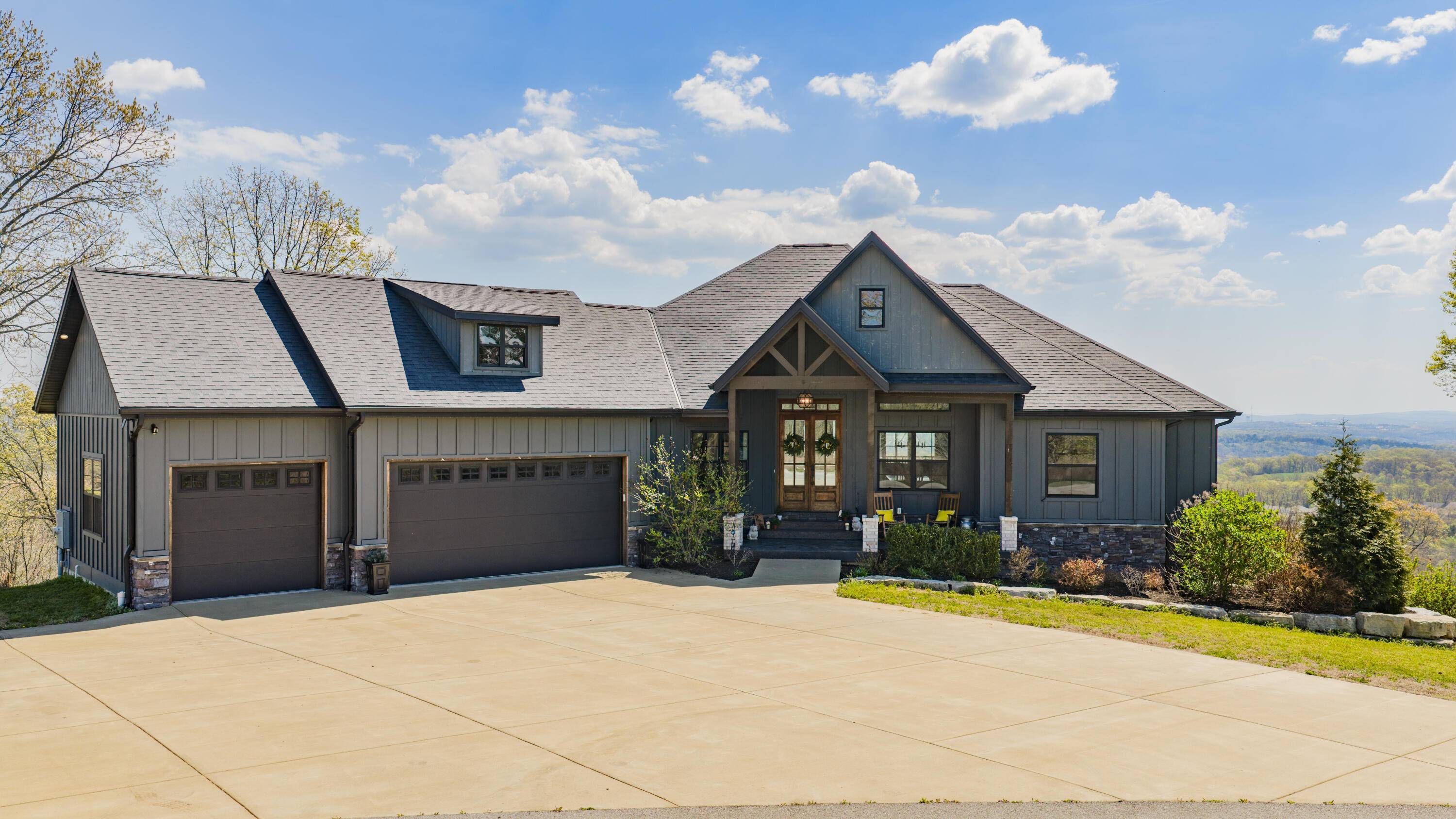 226 Chalcedony CT, Branson West, MO 65737