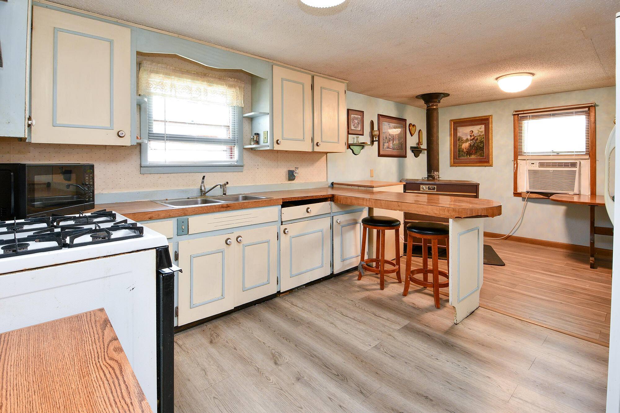 622 E Madison ST, Marshfield, MO 65706