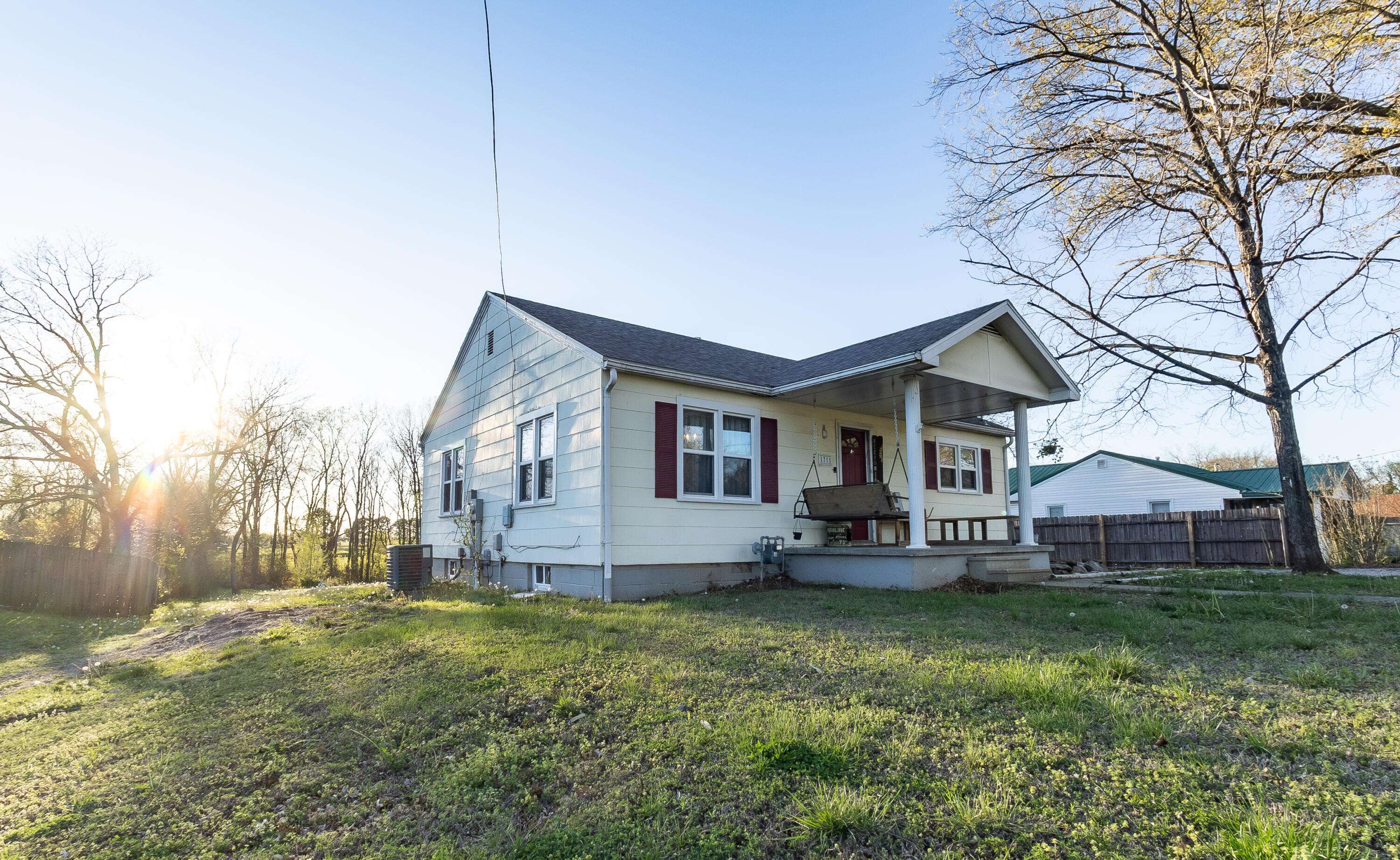 1711 N Ash ST, Nevada, MO 64772