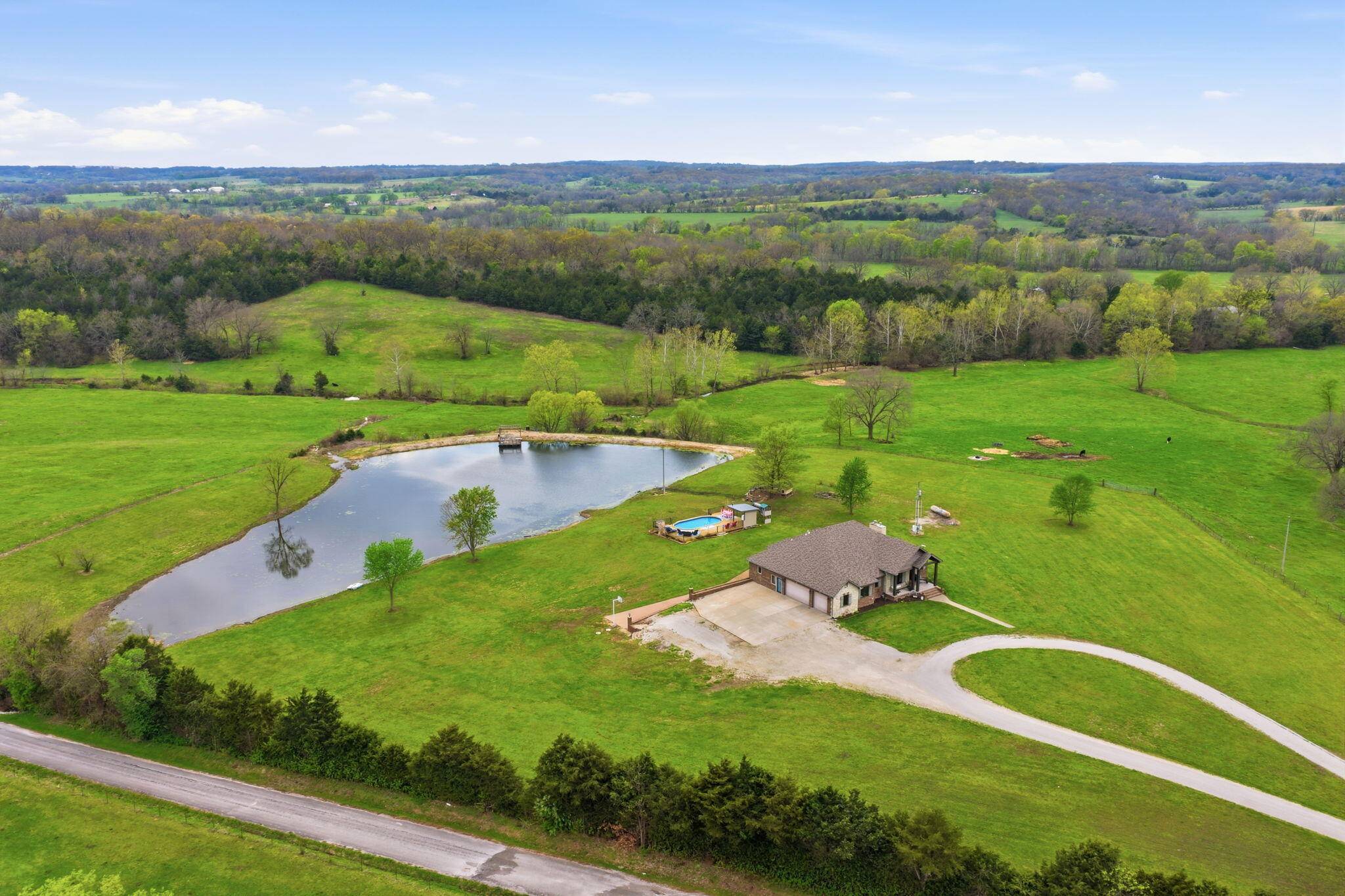 3803 E 225th RD, Halfway, MO 65663