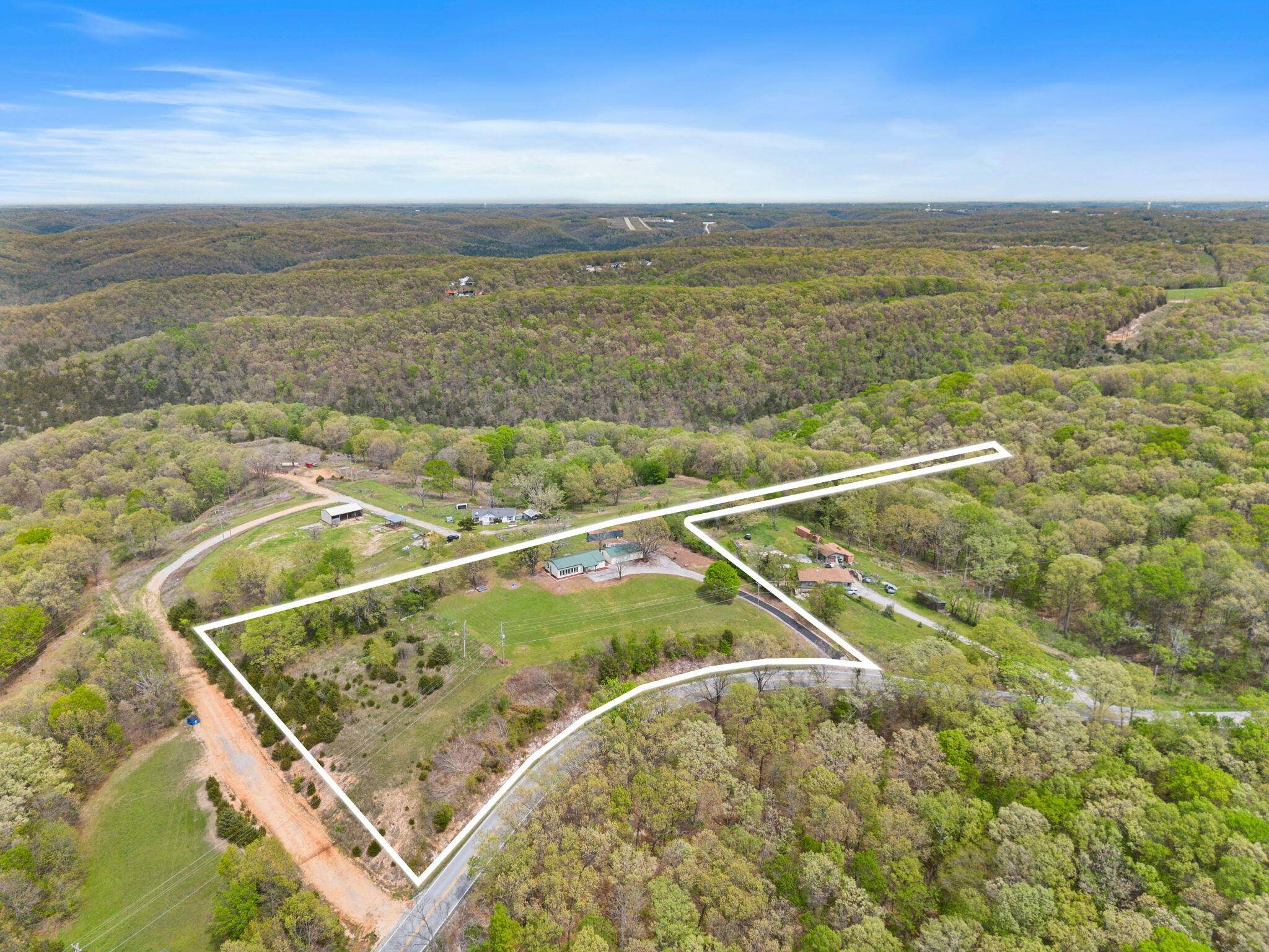 55 Kearney LN, Reeds Spring, MO 65737