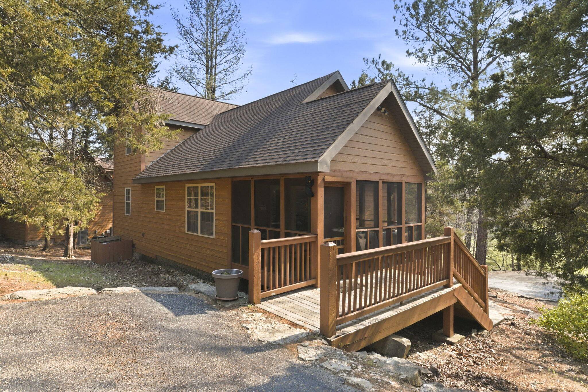 102 Lost Creek CIR, Branson West, MO 65737