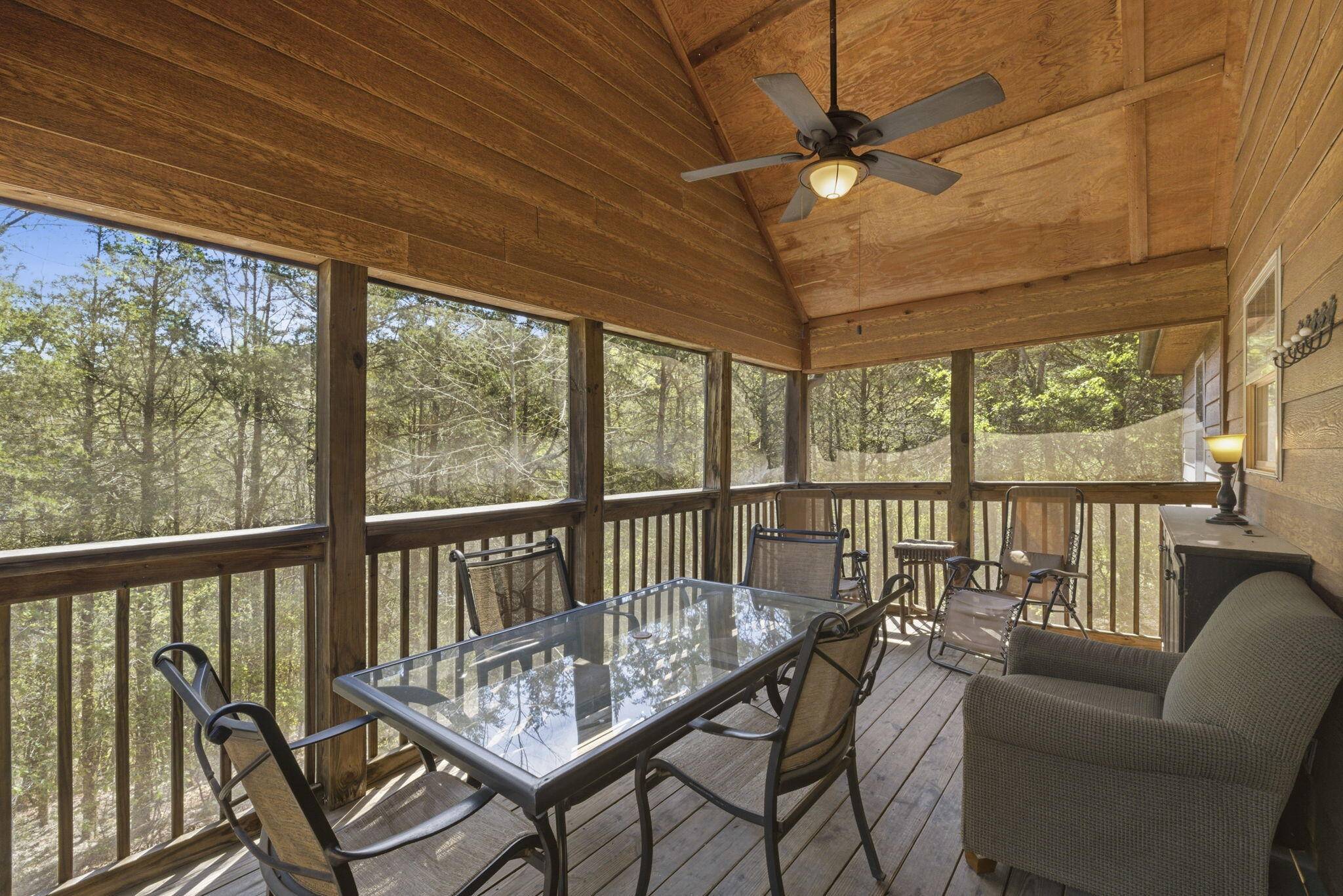 412 Baldknobber DR, Branson West, MO 65737