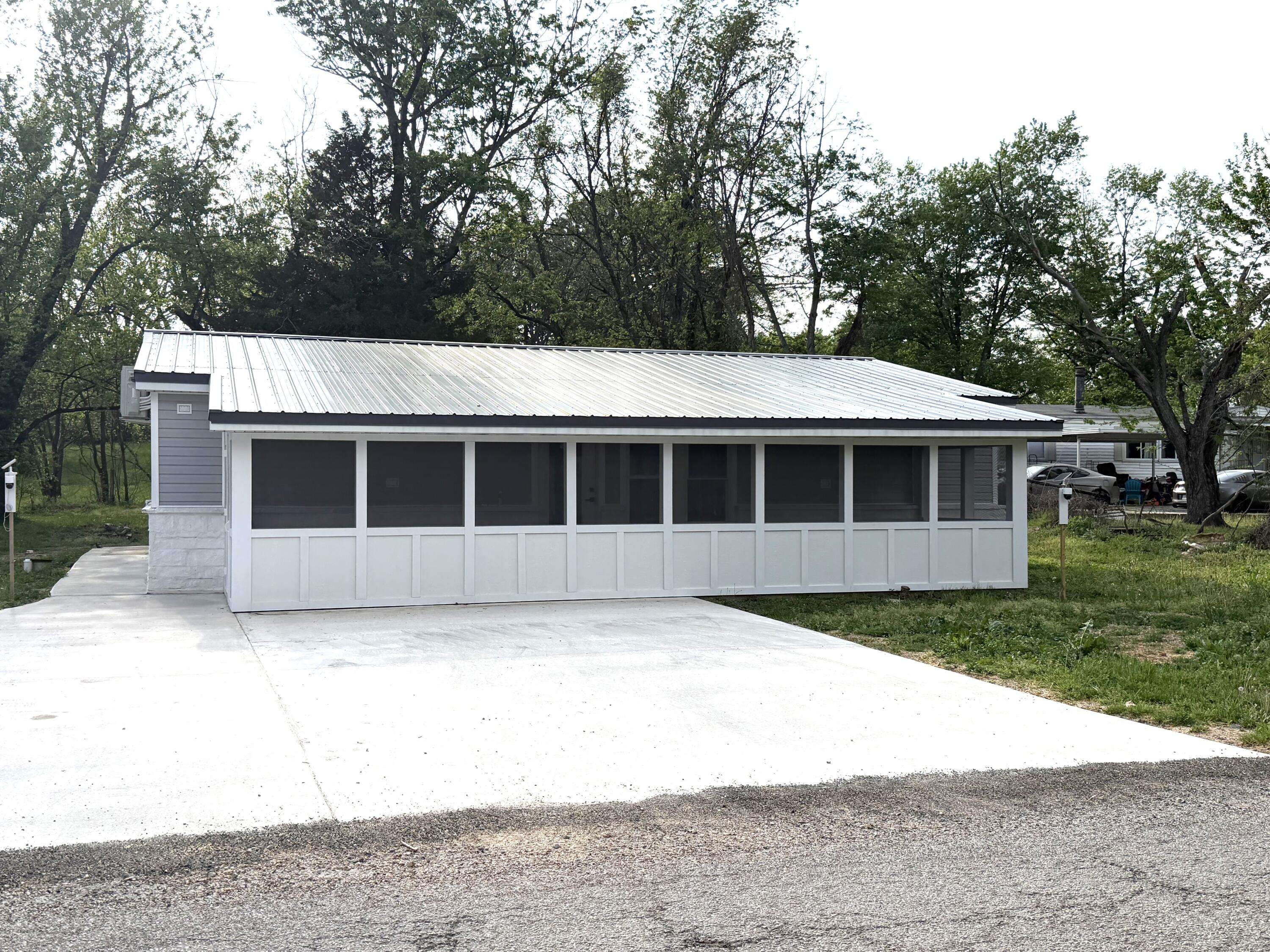 910 N Ash ST, Mountain View, MO 65548