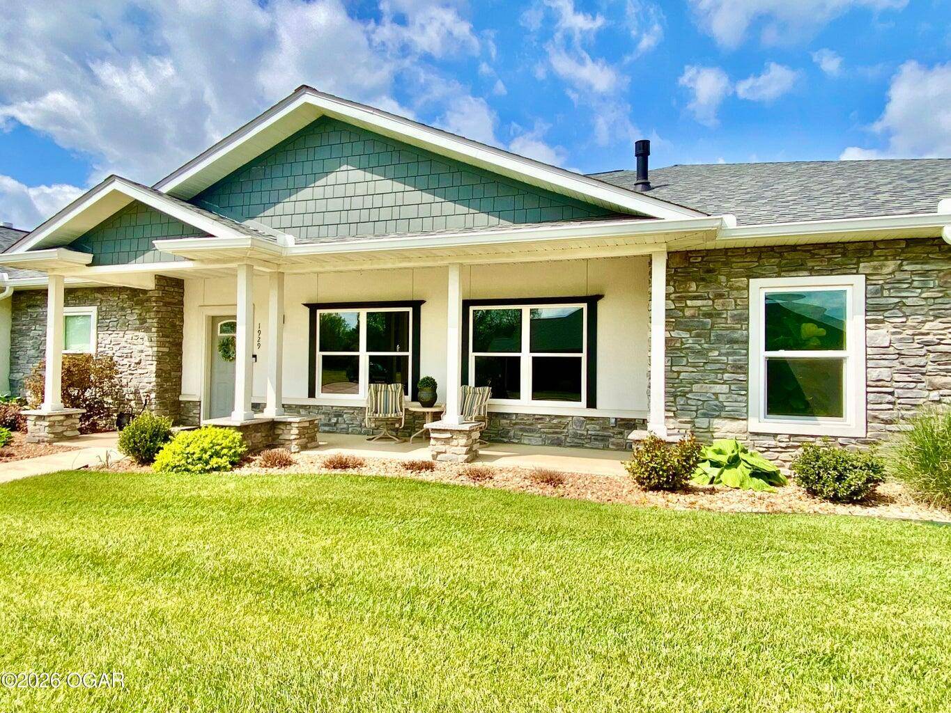 1929 Bluebird WAY, Carthage, MO 64836