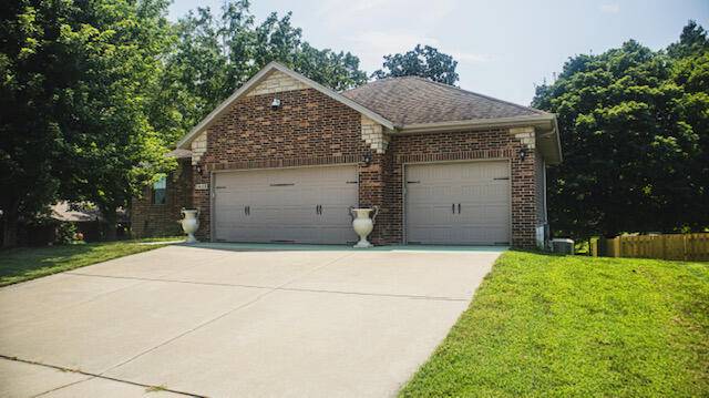 5618 E Pearson Pkwy, Strafford, MO 65757
