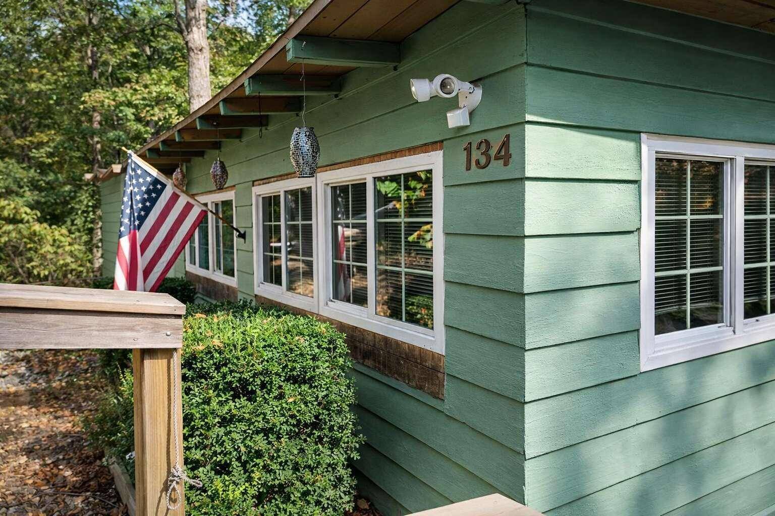 134 Laughing LN, Rockaway Beach, MO 65740