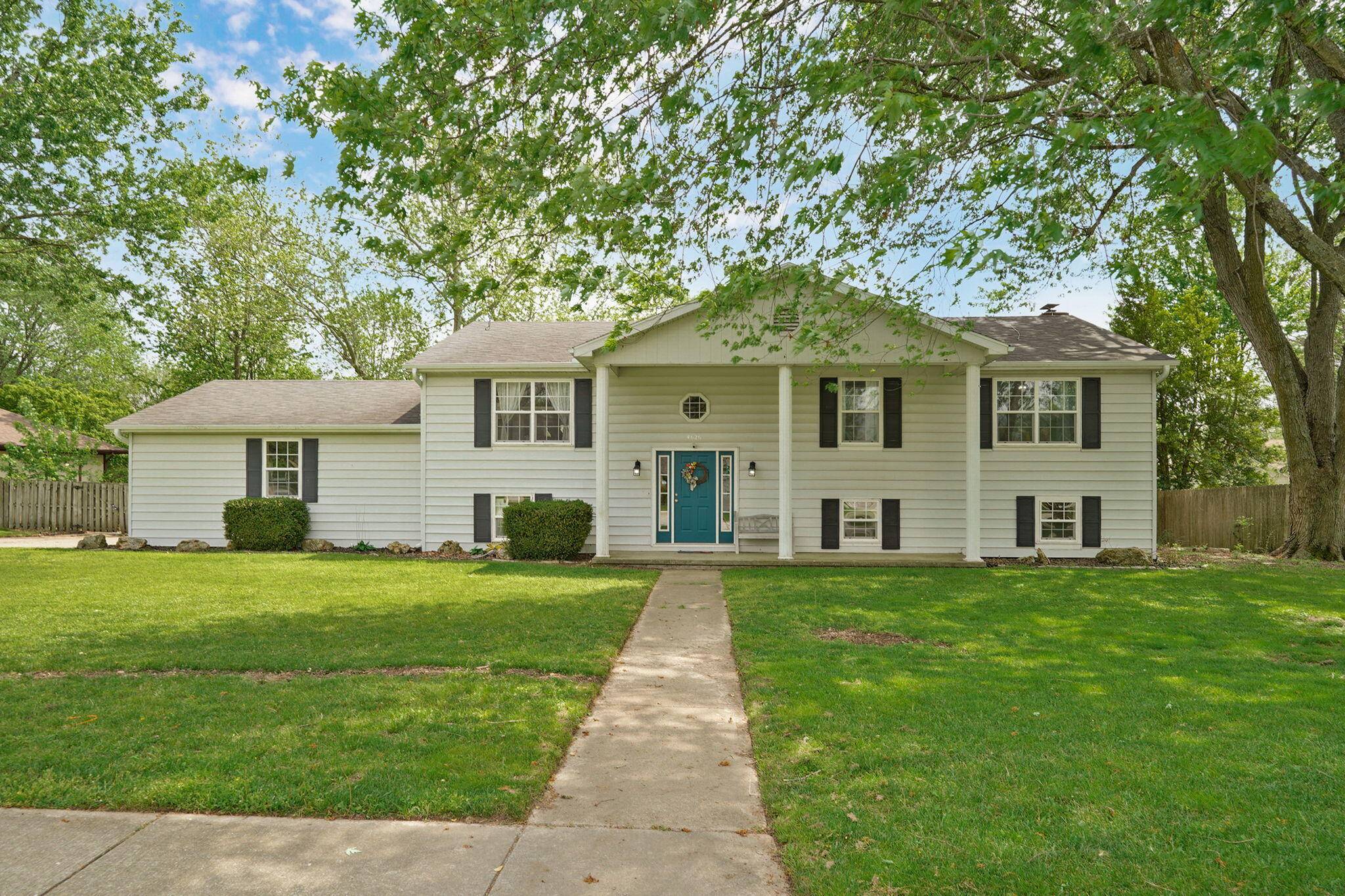 4626 S Ridgecrest DR, Springfield, MO 65810