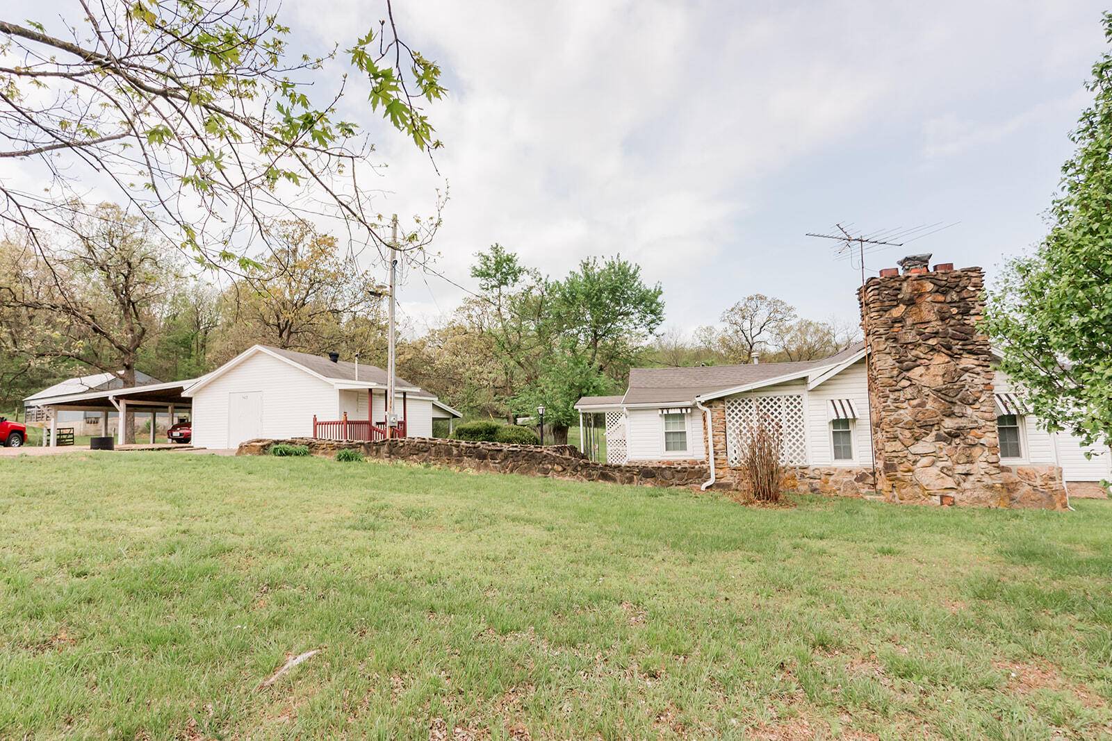 5423 S 226th RD, Pleasant Hope, MO 65725