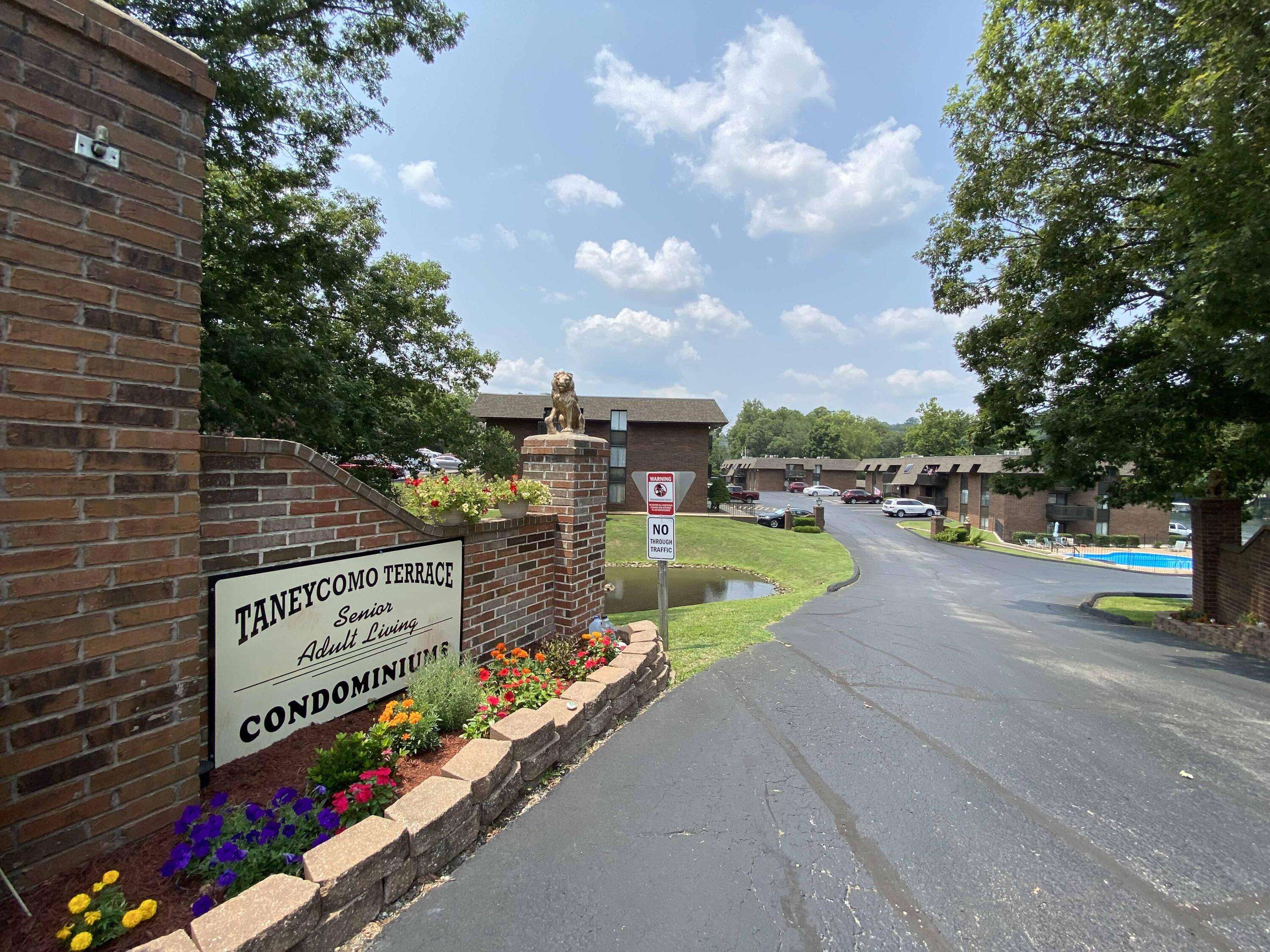 130 Wilshire DR #32, Hollister, MO 65672