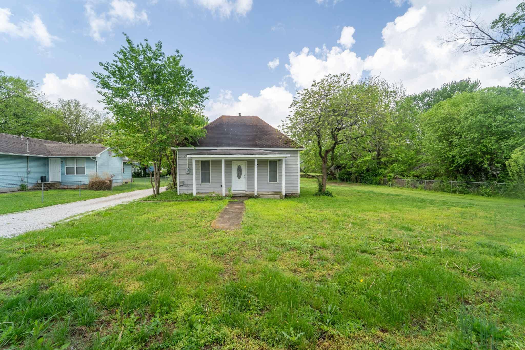 200 W Robberson ST, Willard, MO 65781