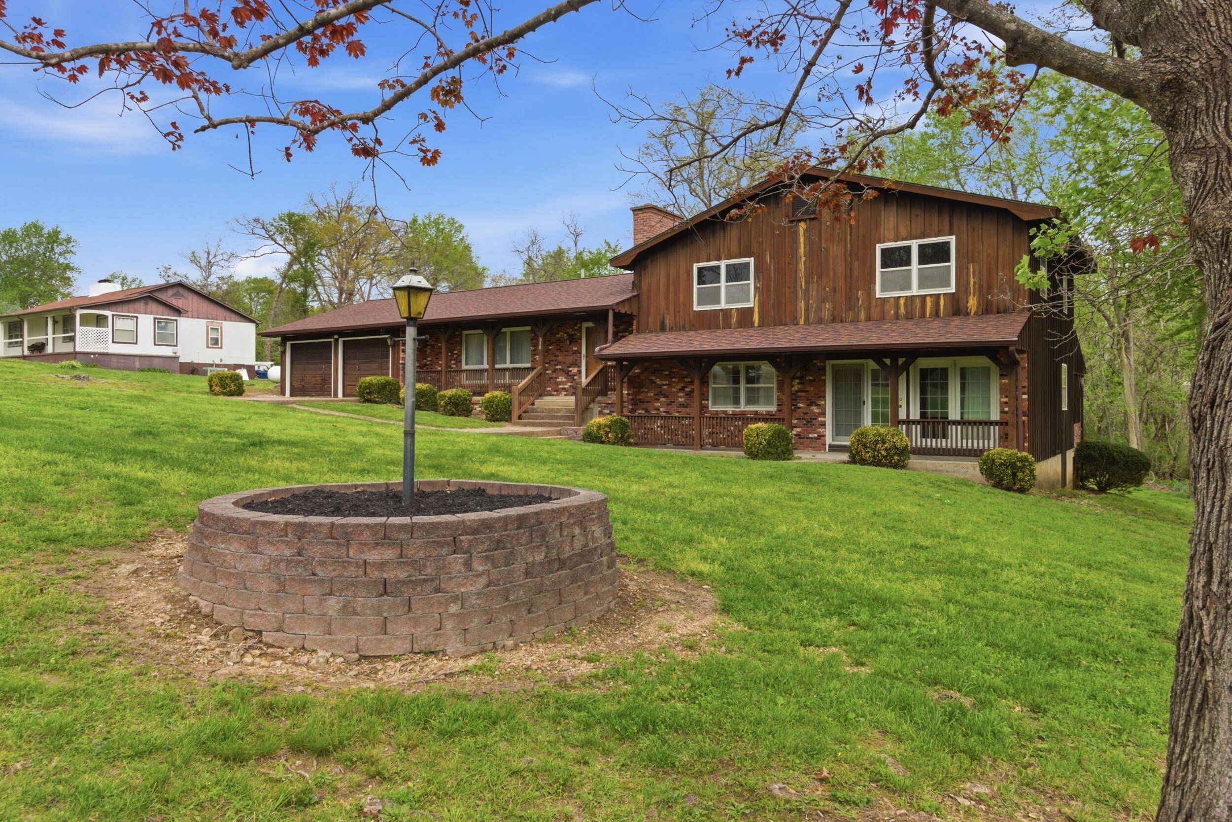 310 E South Oak Crest DR, Houston, MO 65483