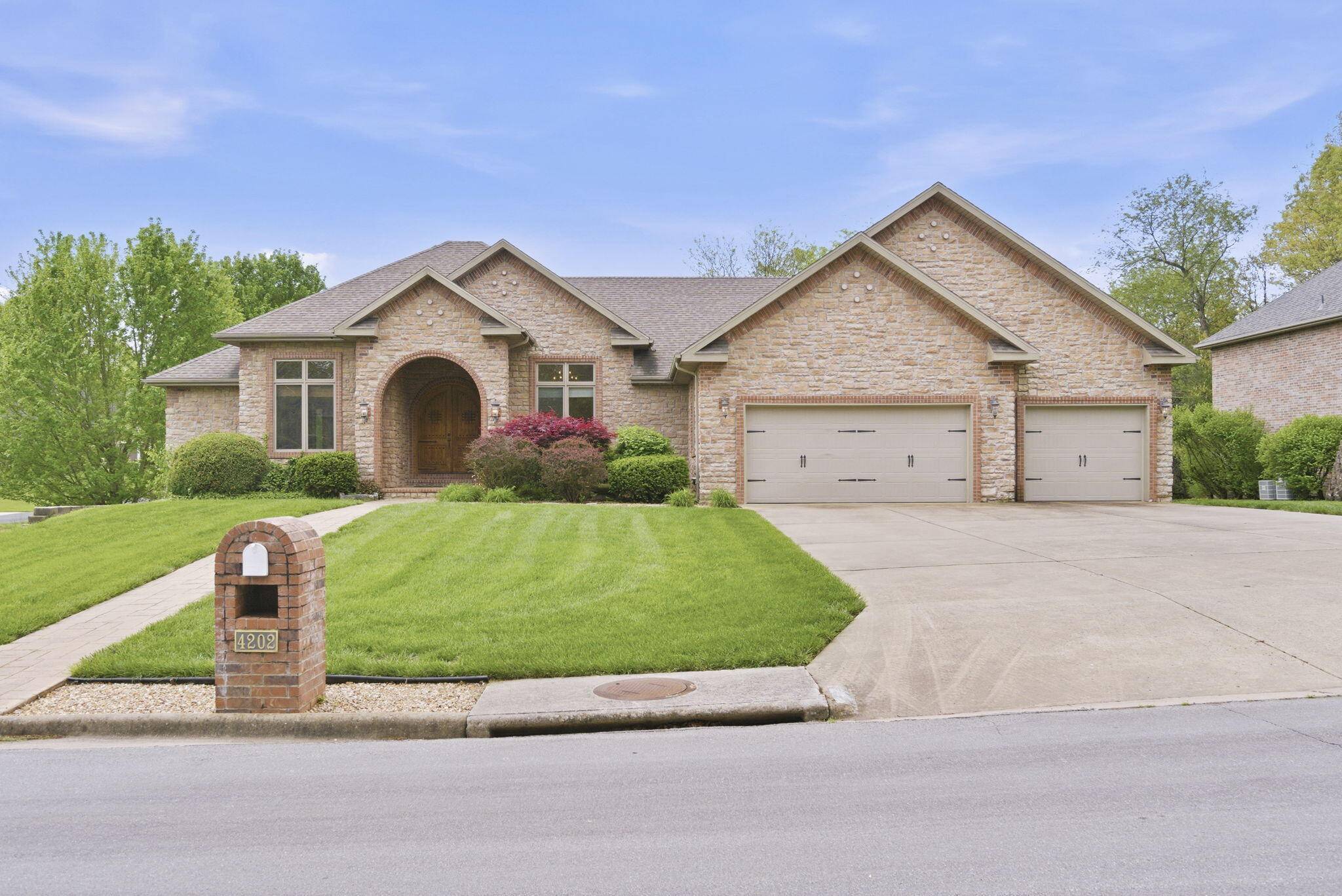 4202 Buttonwood DR, Nixa, MO 65714