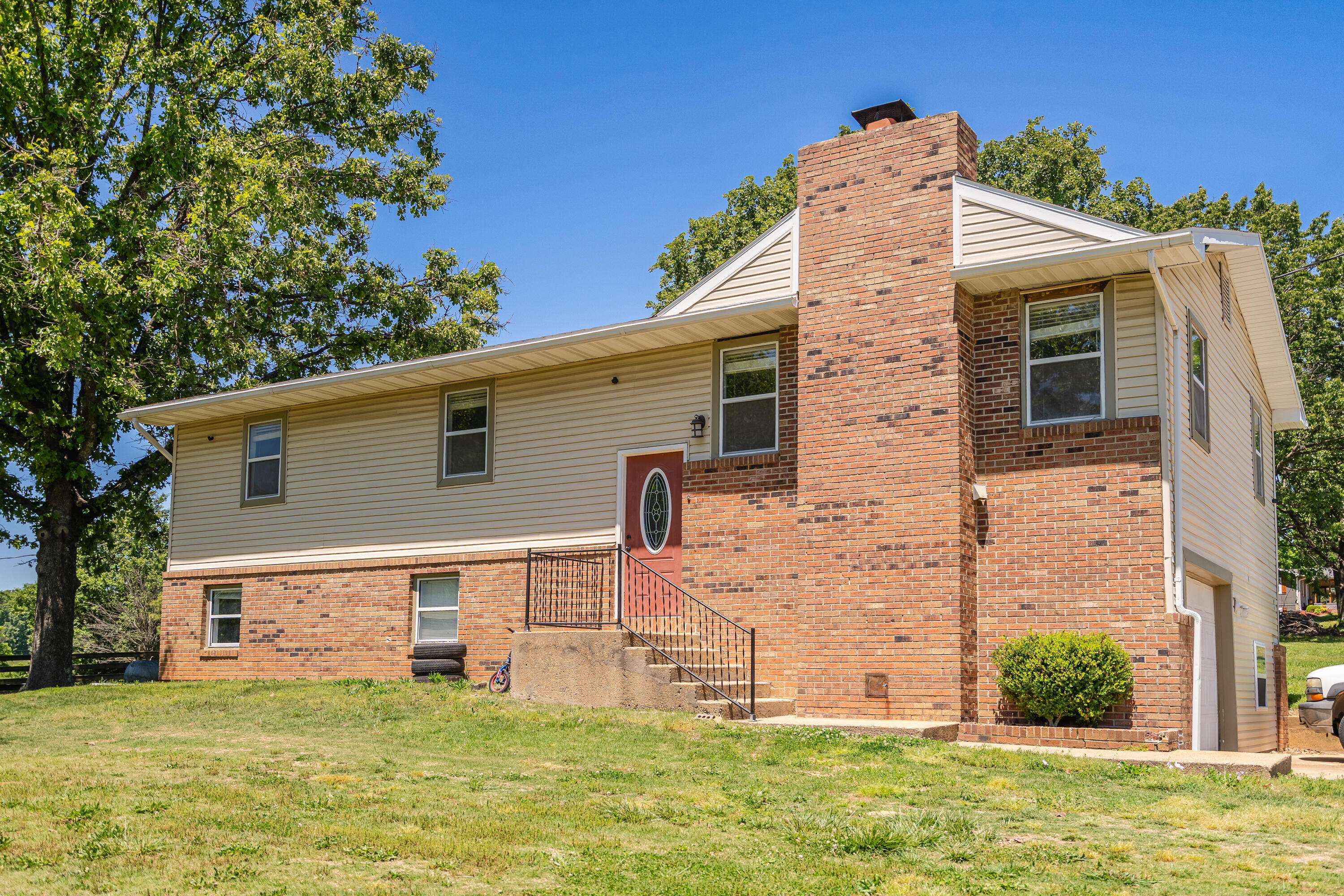 8395 County Road 8970, West Plains, MO 65775