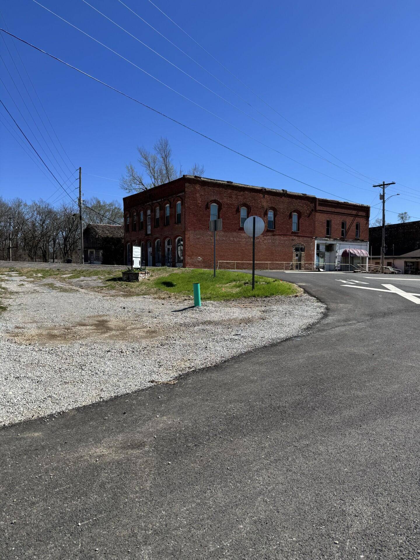 7637 North ST, Seligman, MO 65745