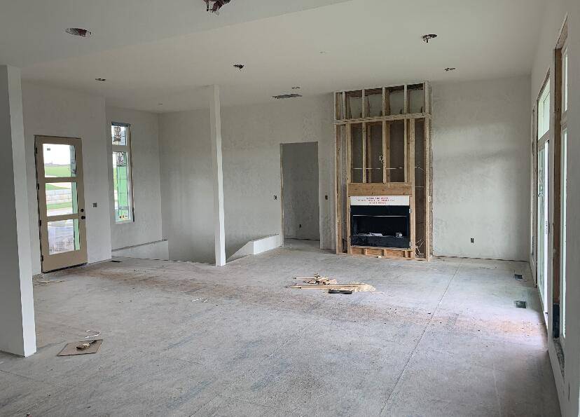 3256 W Bluffview ST, Springfield, MO 65810