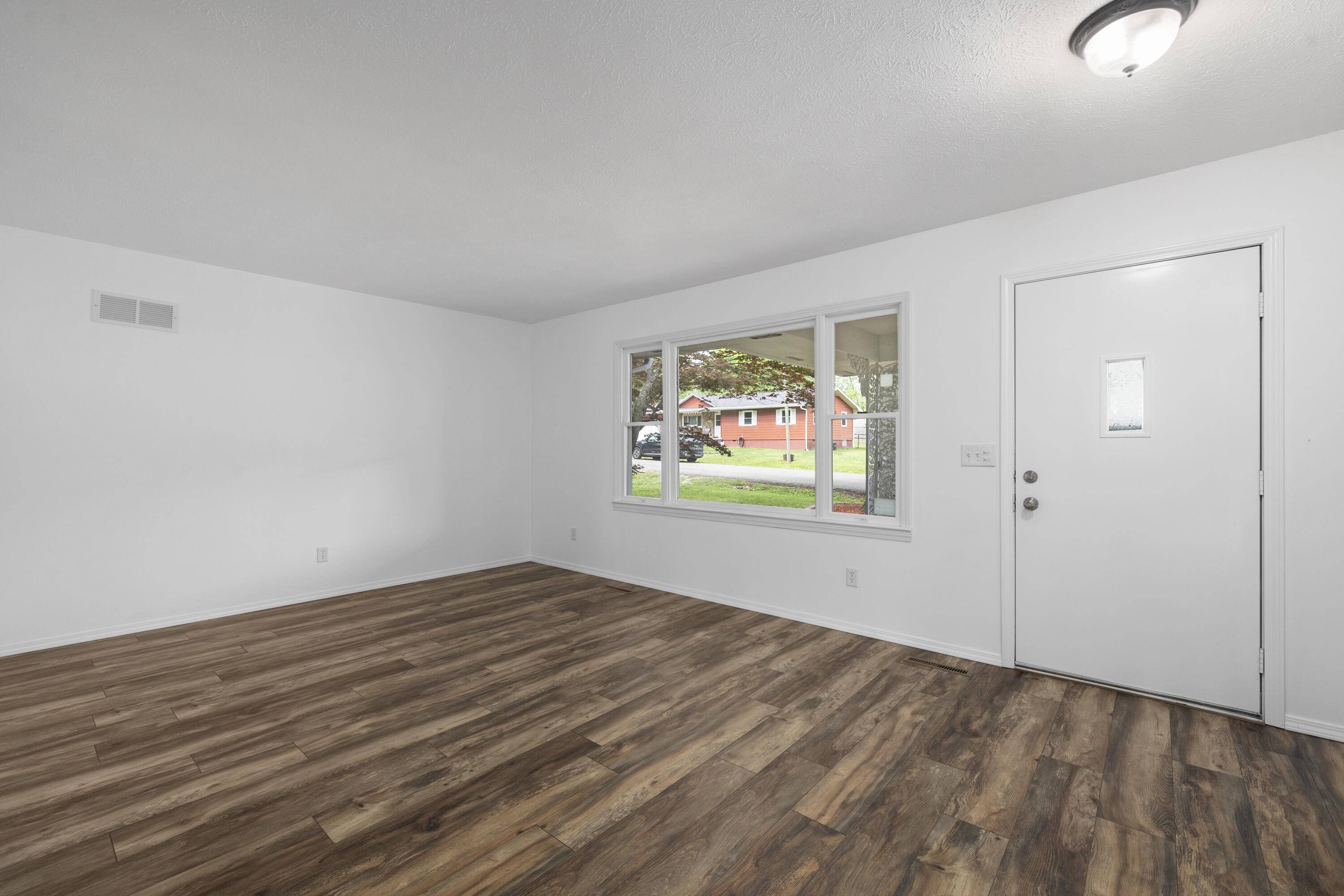 304 Greenbrier LN, Hollister, MO 65672