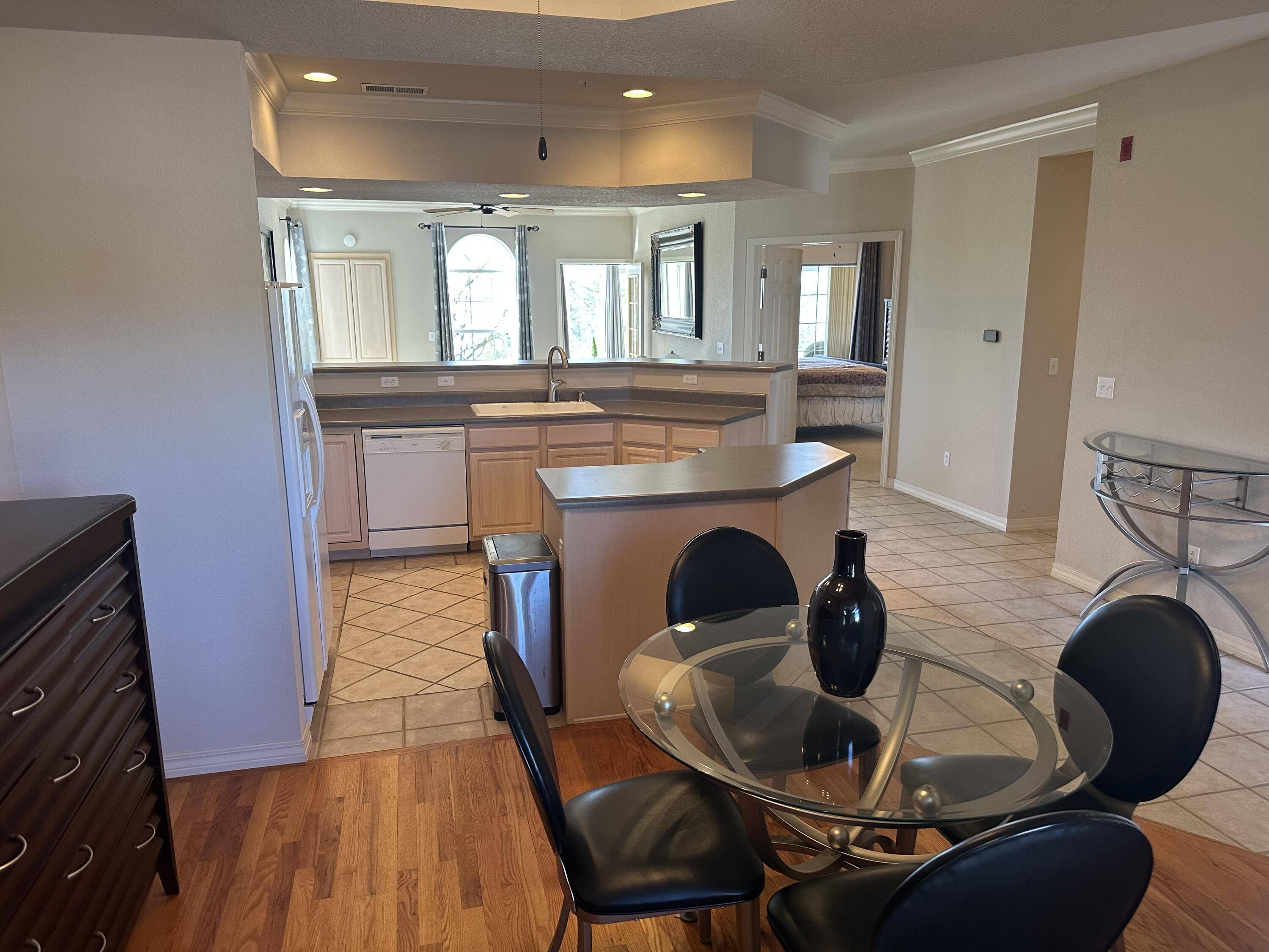 680 Emerald Pointe DR ## 3, Hollister, MO 65672