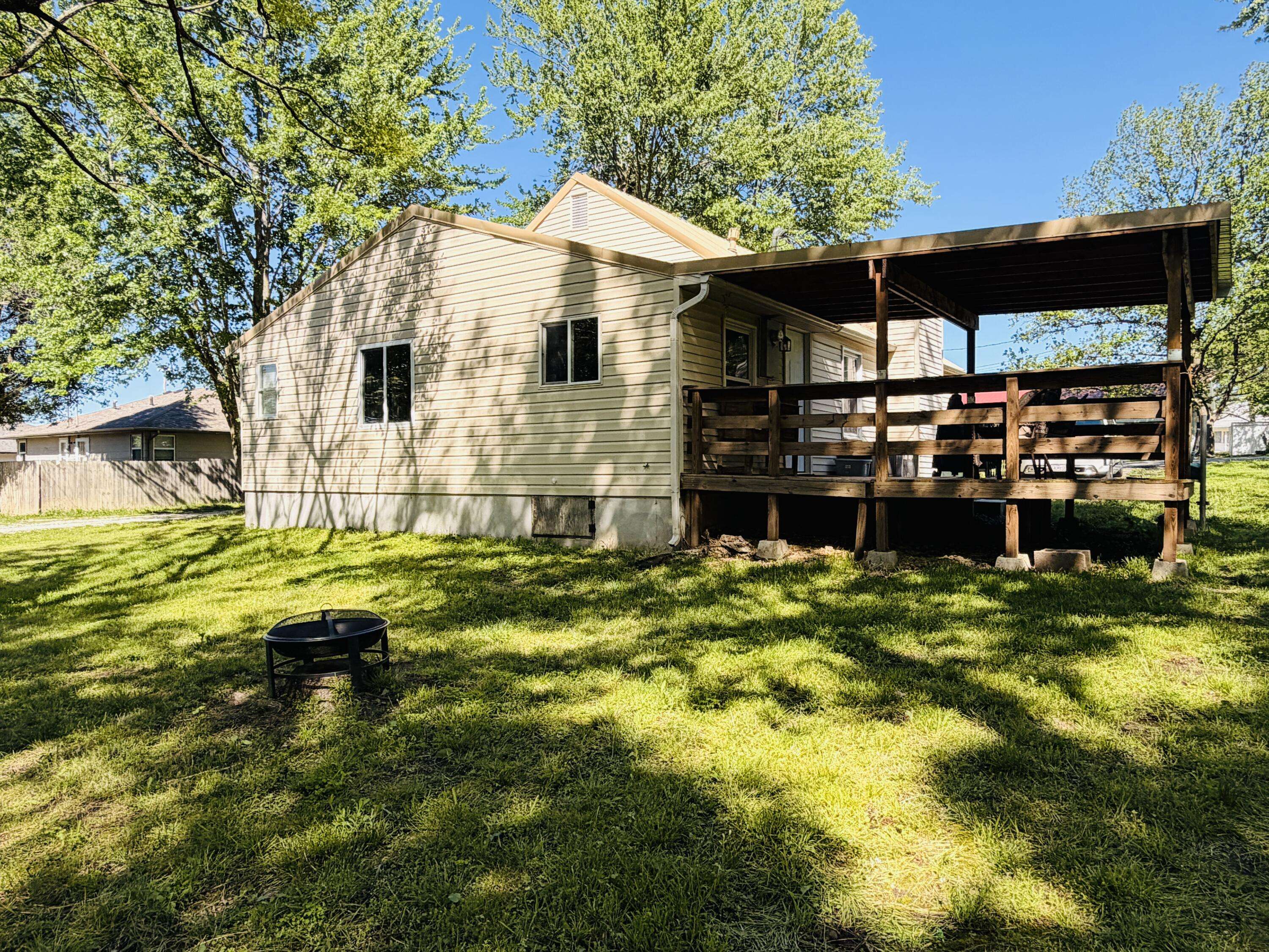 301 S College ST, Stockton, MO 65785