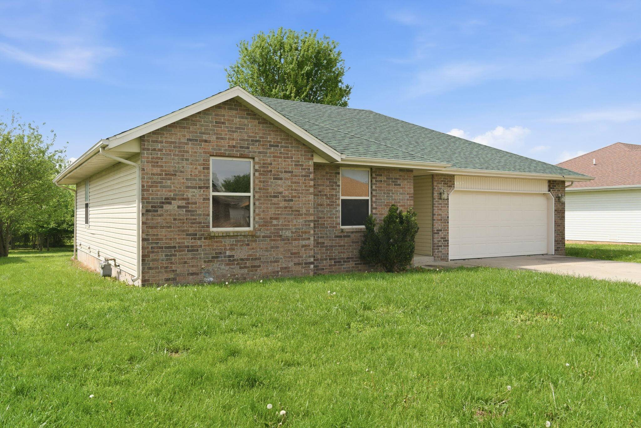 4432 W Huckleberry ST, Springfield, MO 65802