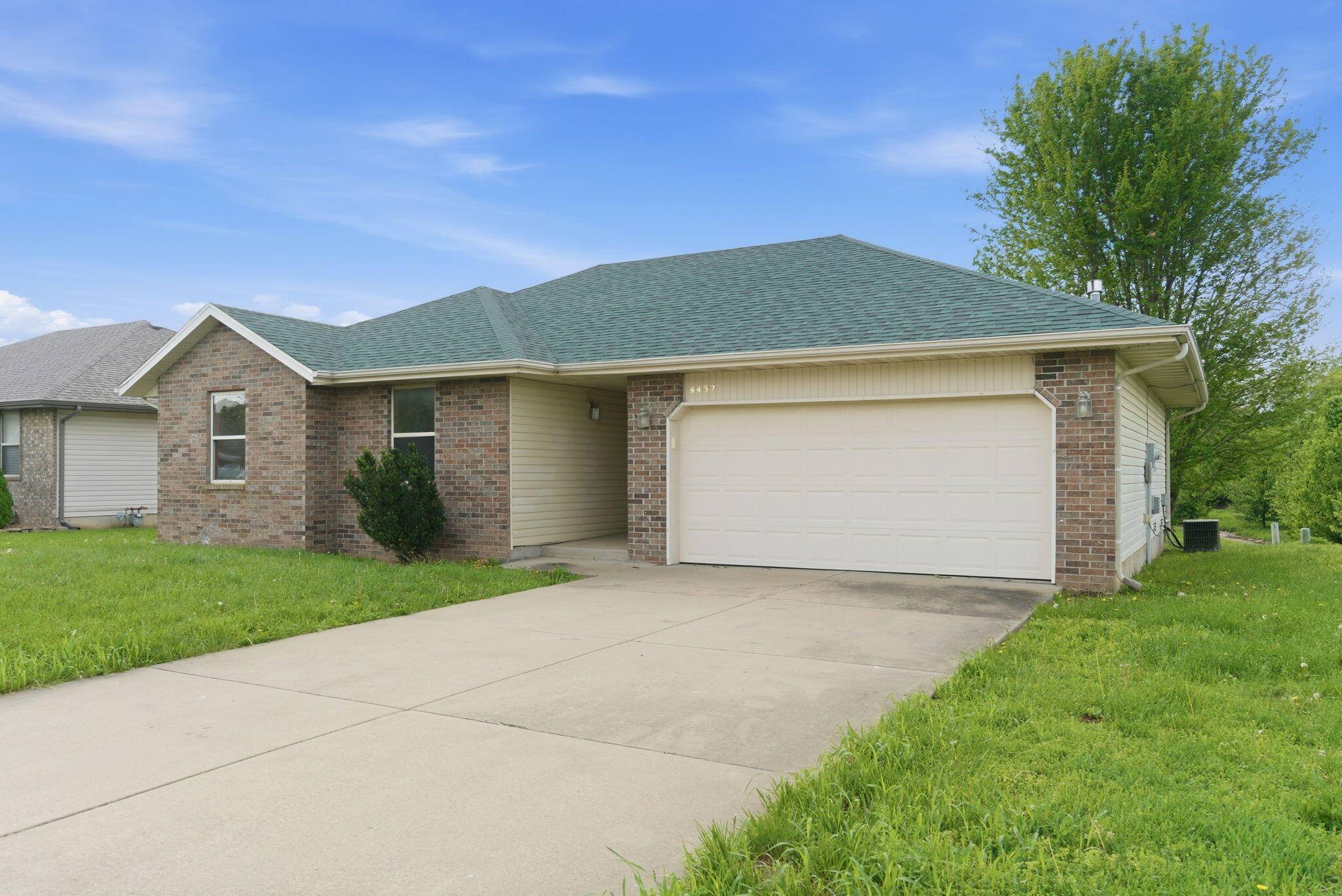 4432 W Huckleberry ST, Springfield, MO 65802