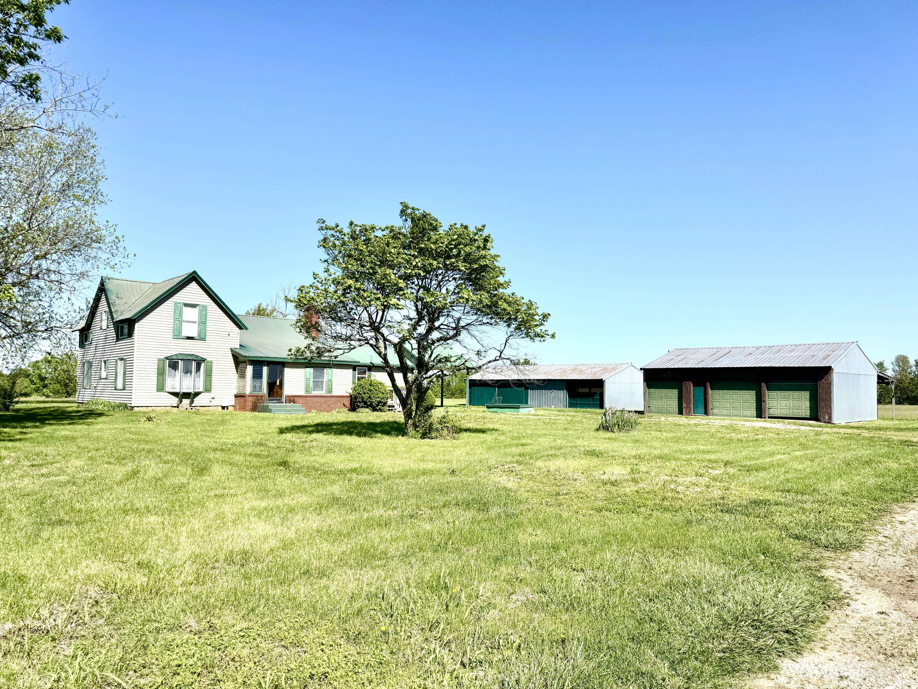 225 State Highway H, Greenfield, MO 65661