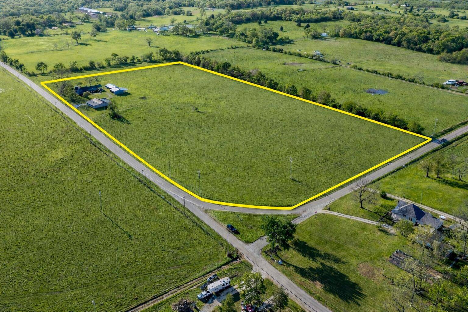 225 State Highway H, Greenfield, MO 65661