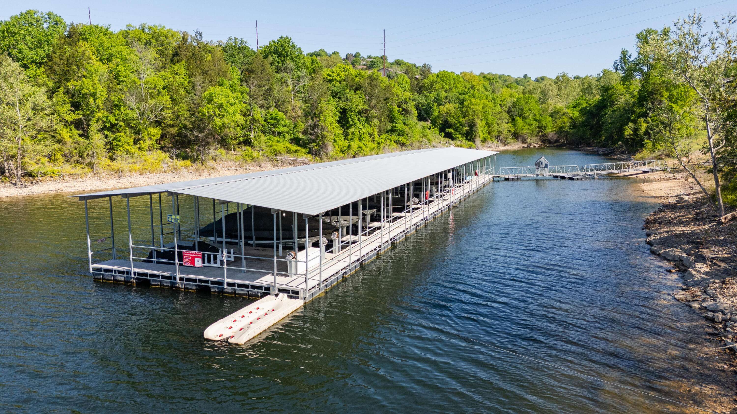 134 Little Creek LN, Kimberling City, MO 65686