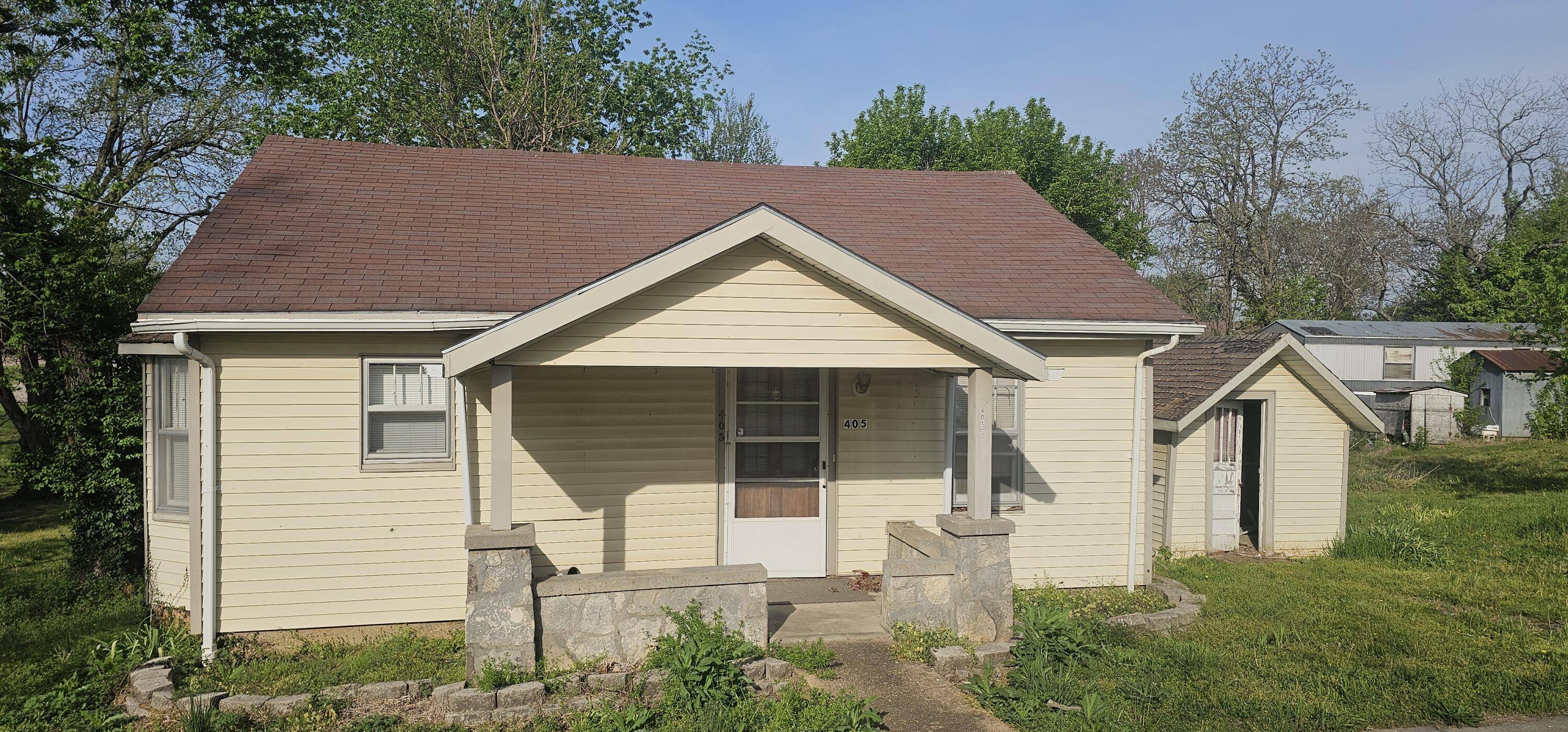405 Luyster ST, Koshkonong, MO 65692