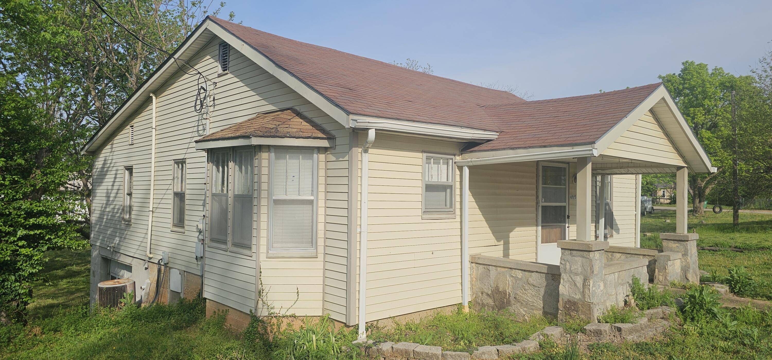 405 Luyster ST, Koshkonong, MO 65692